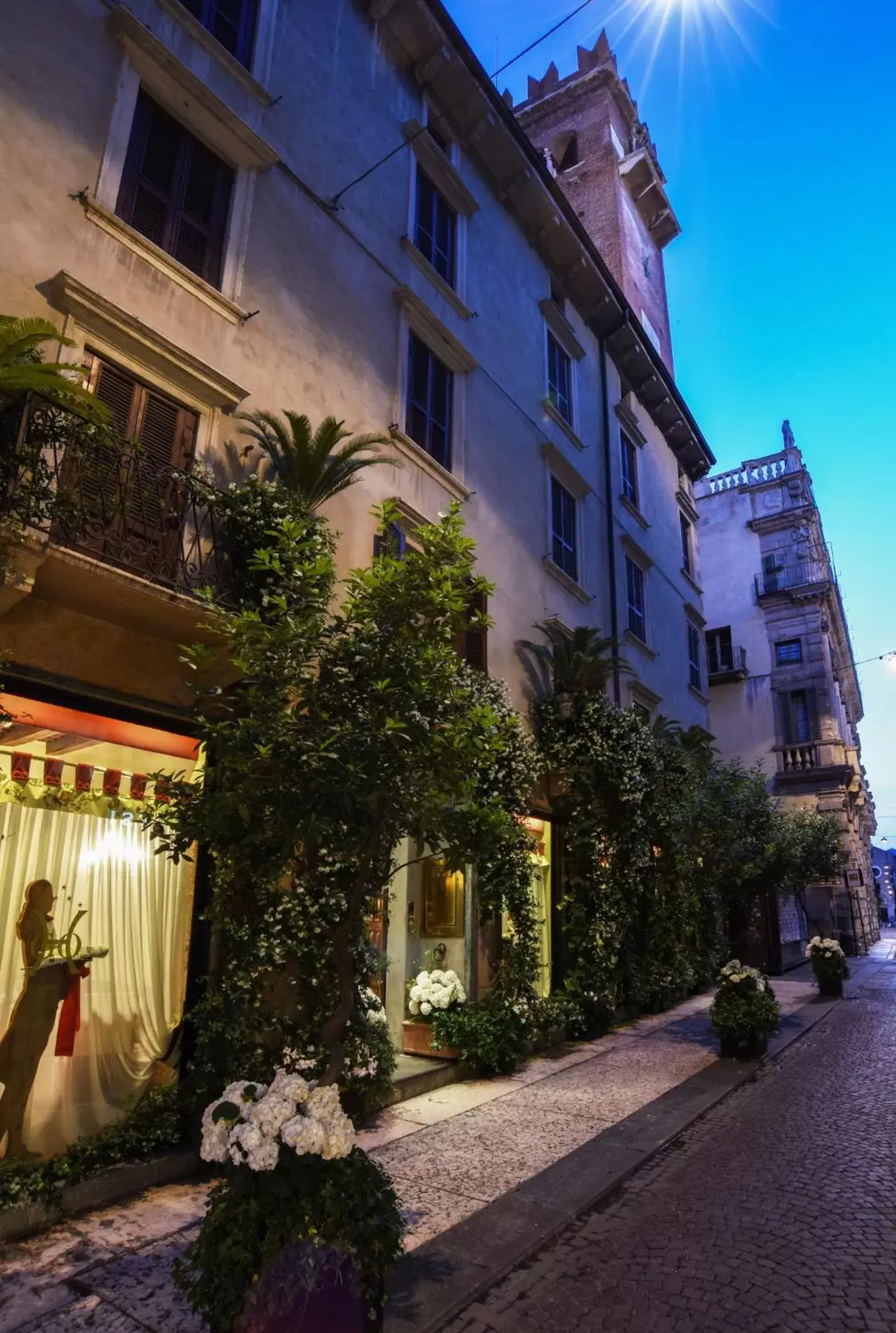 Property building in Hotel Gabbia D'Oro Property building in Hotel Gabbia D'Oro