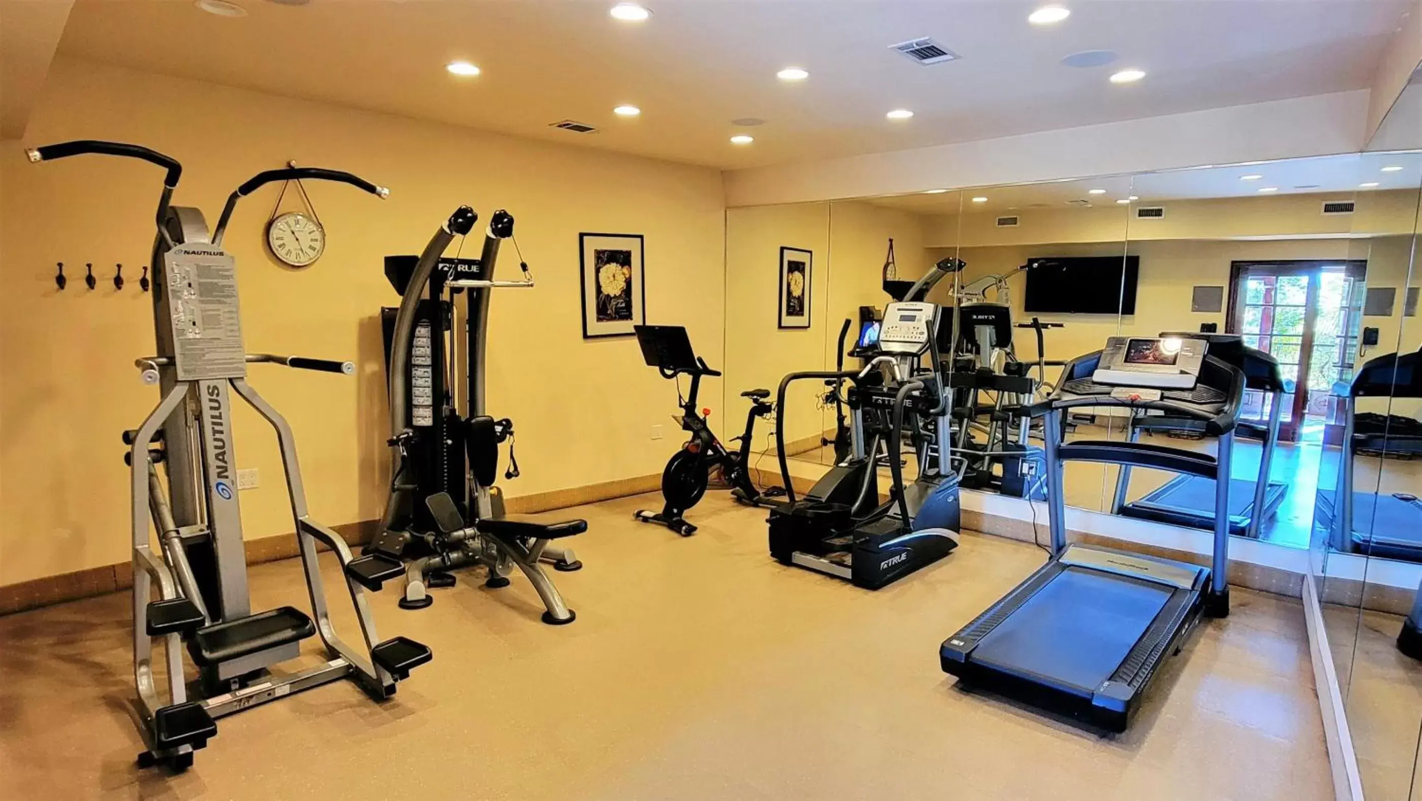 Fitness centre/facilities, Fitness Center/Facilities in Best Western Plus Sunset Plaza Hotel