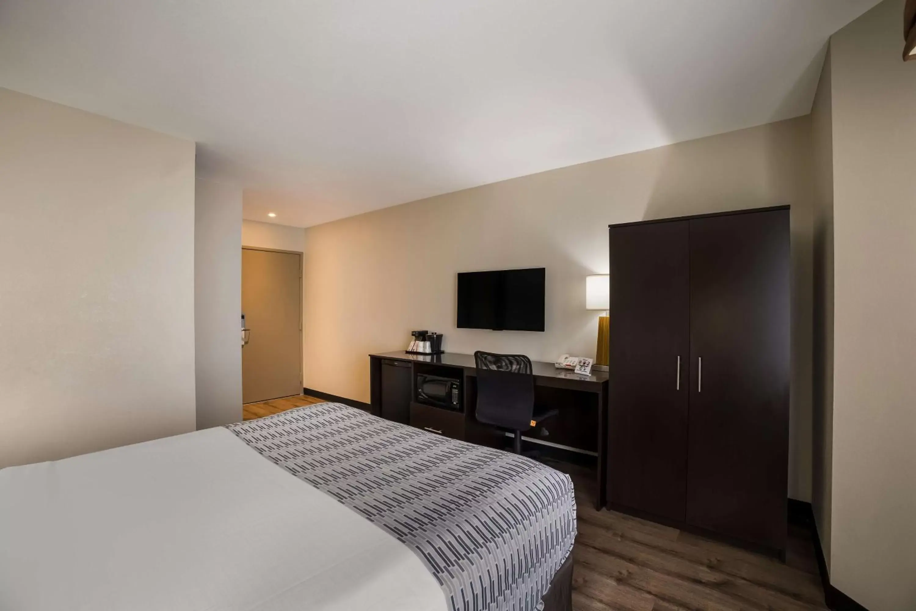 Bedroom, Bed in Surestay Plus Hotel by Best Western Superstition Springs