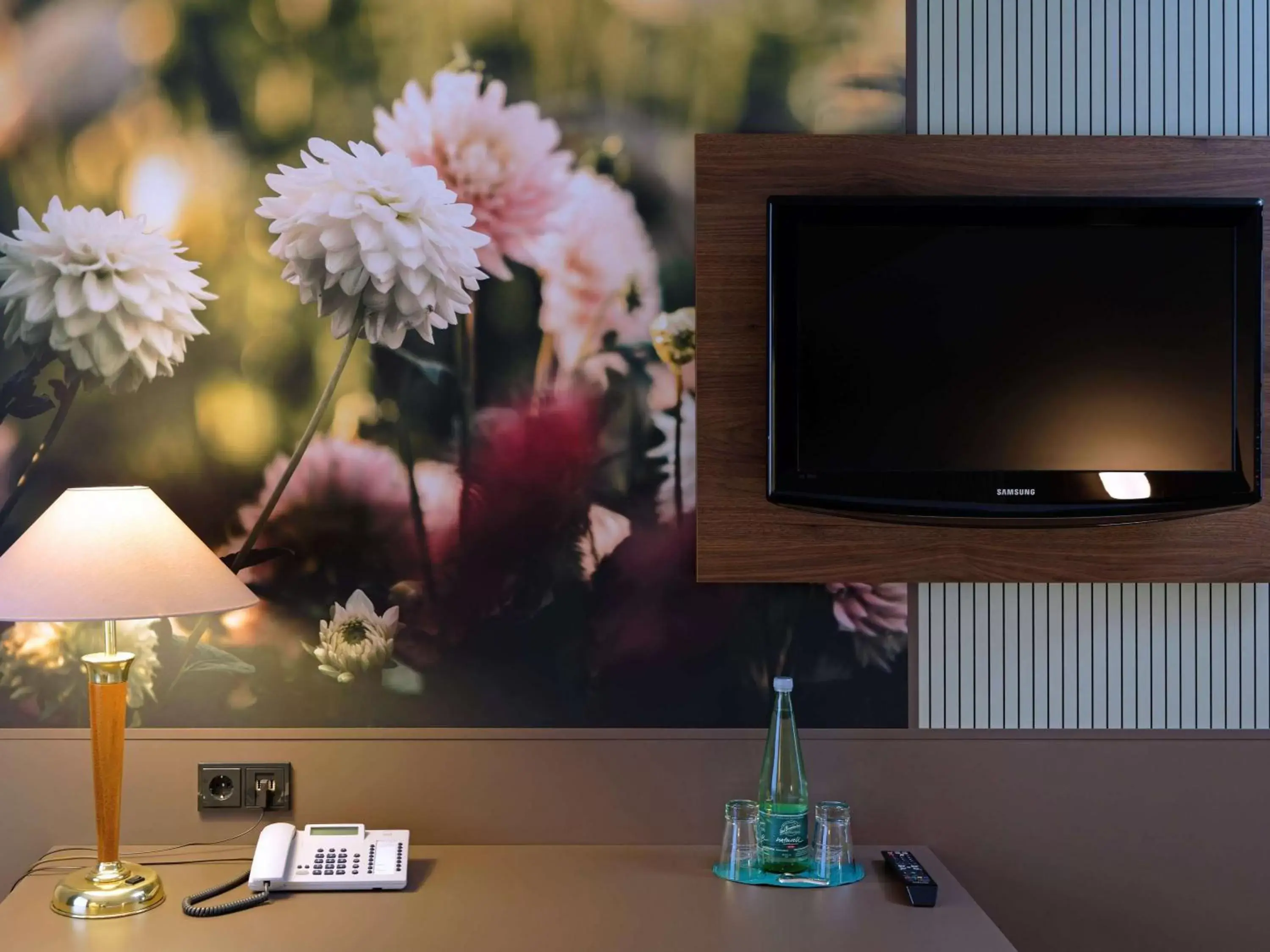 Bedroom, TV/Entertainment Center in Mercure Hotel Gera City