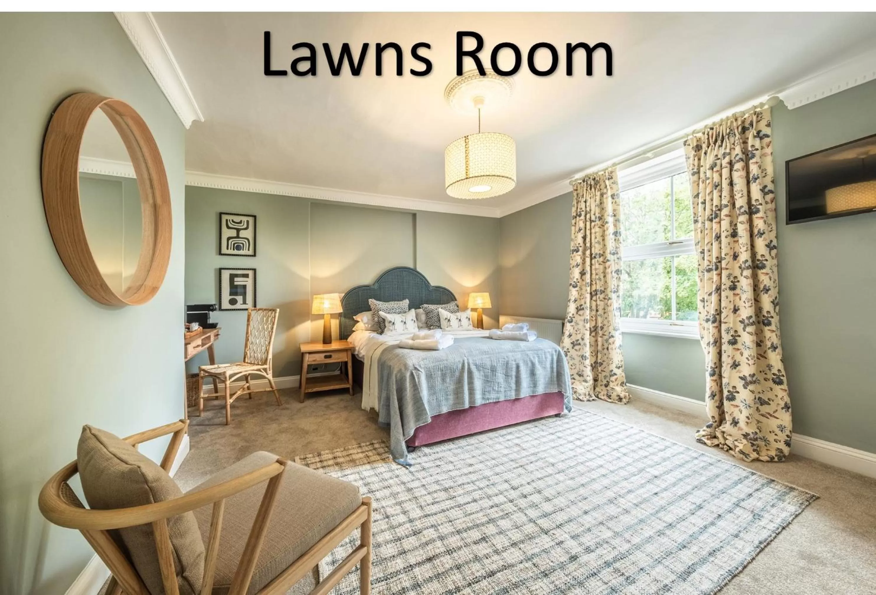 Bedroom, Bed in The Feathers Holt