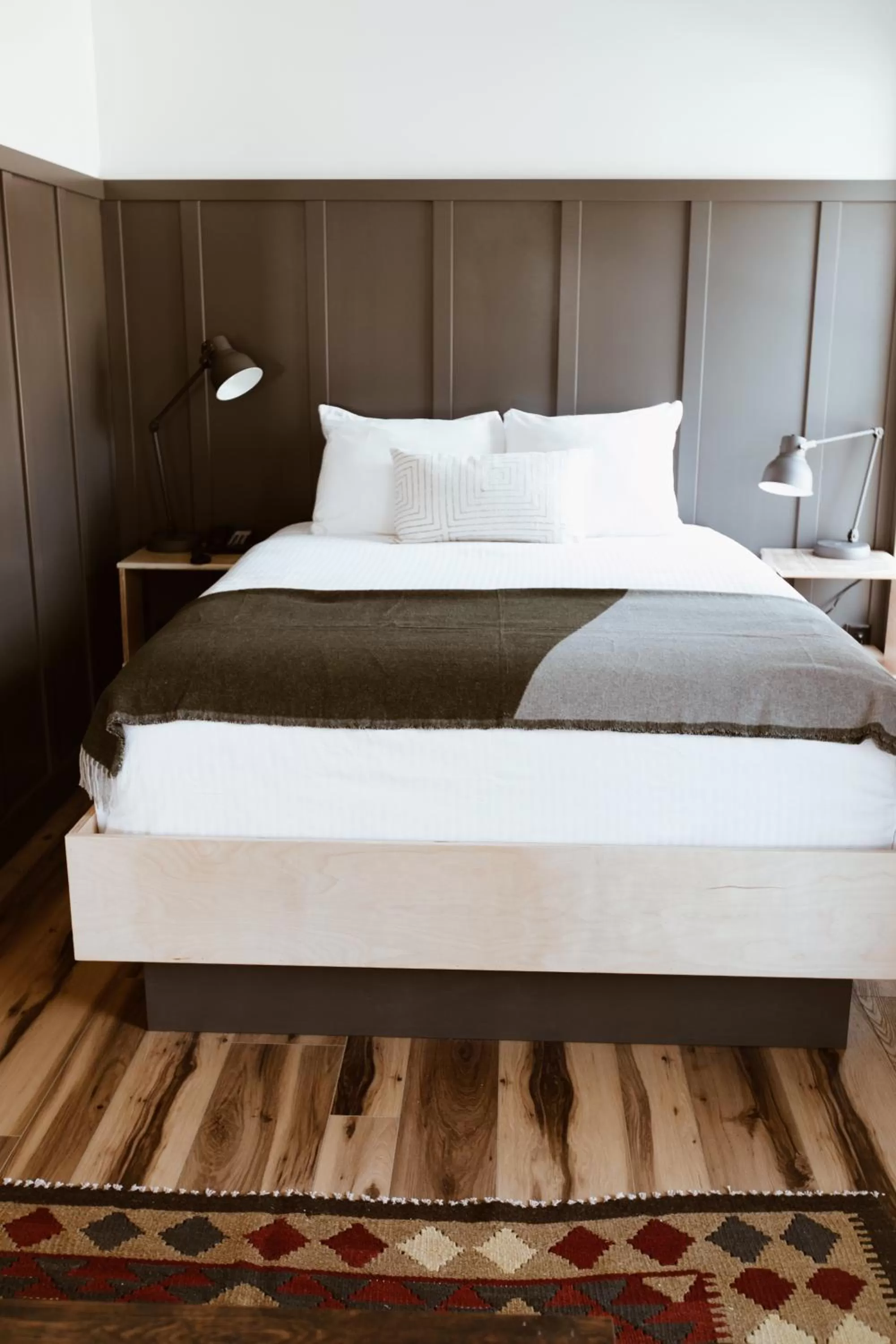 Bed in The Flying Steamshovel Inn