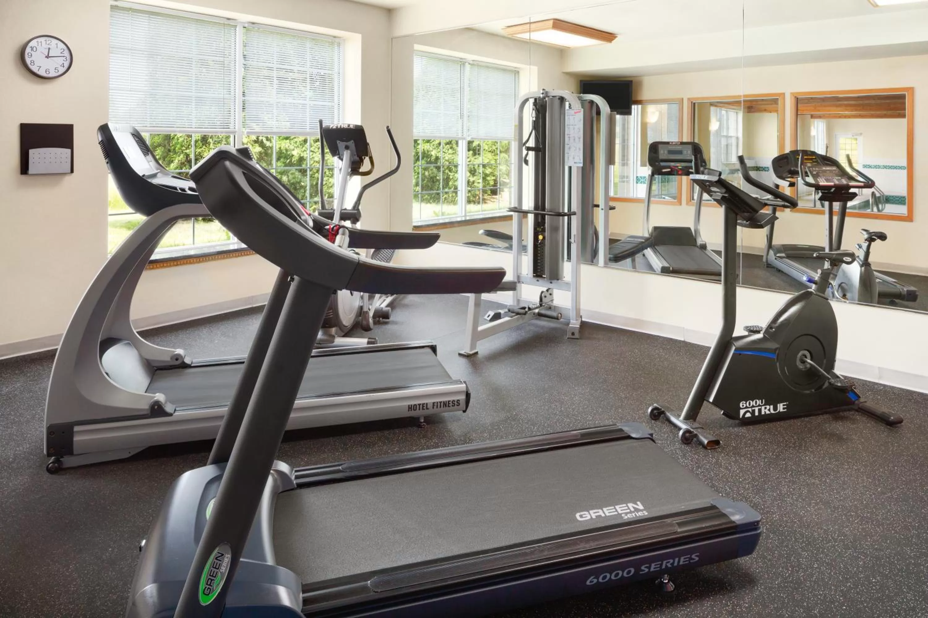 Fitness centre/facilities in Country Inn & Suites by Radisson Kenosha - Pleasant Prairie