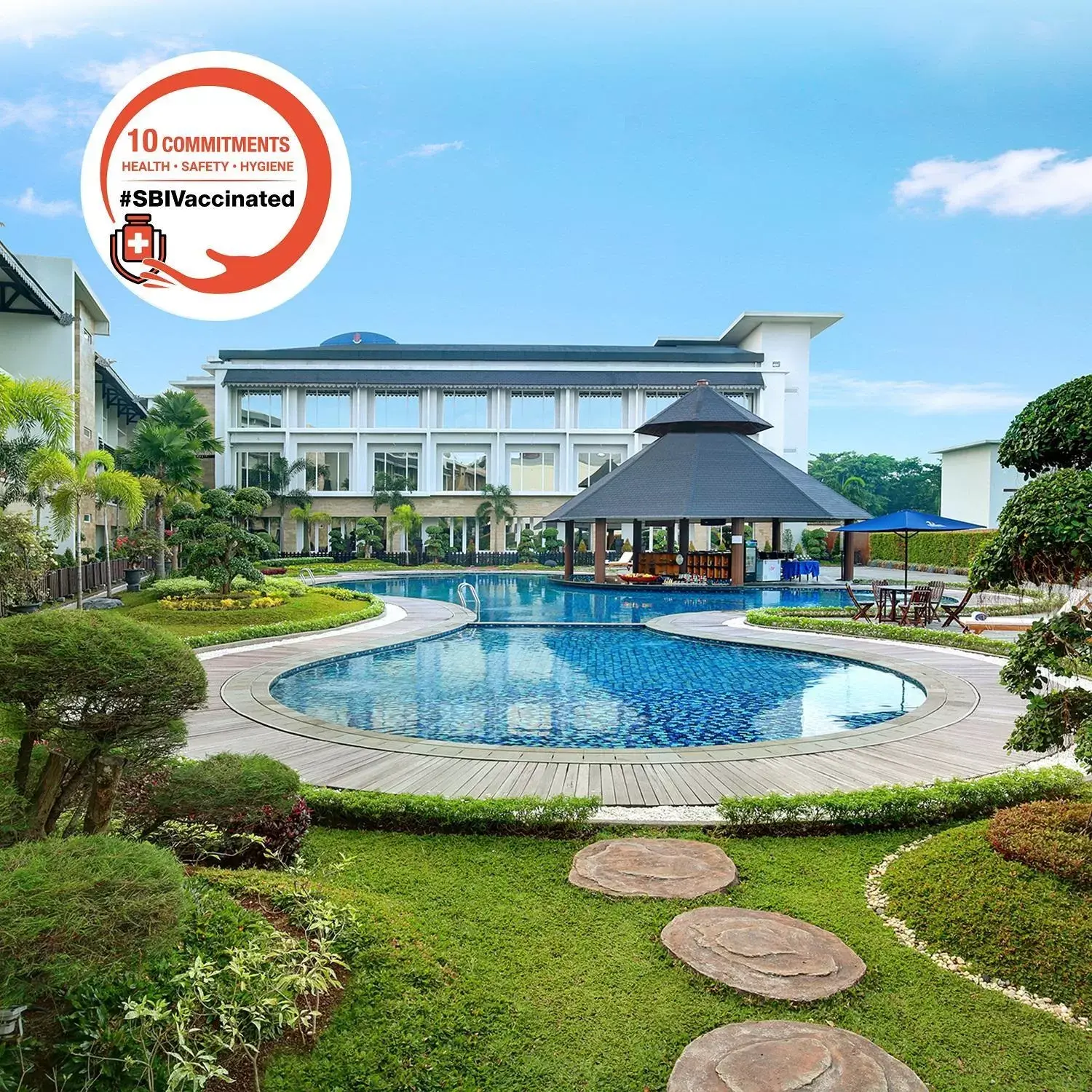 Swimming pool, Property Building in Swiss-Belhotel Borneo Banjarmasin