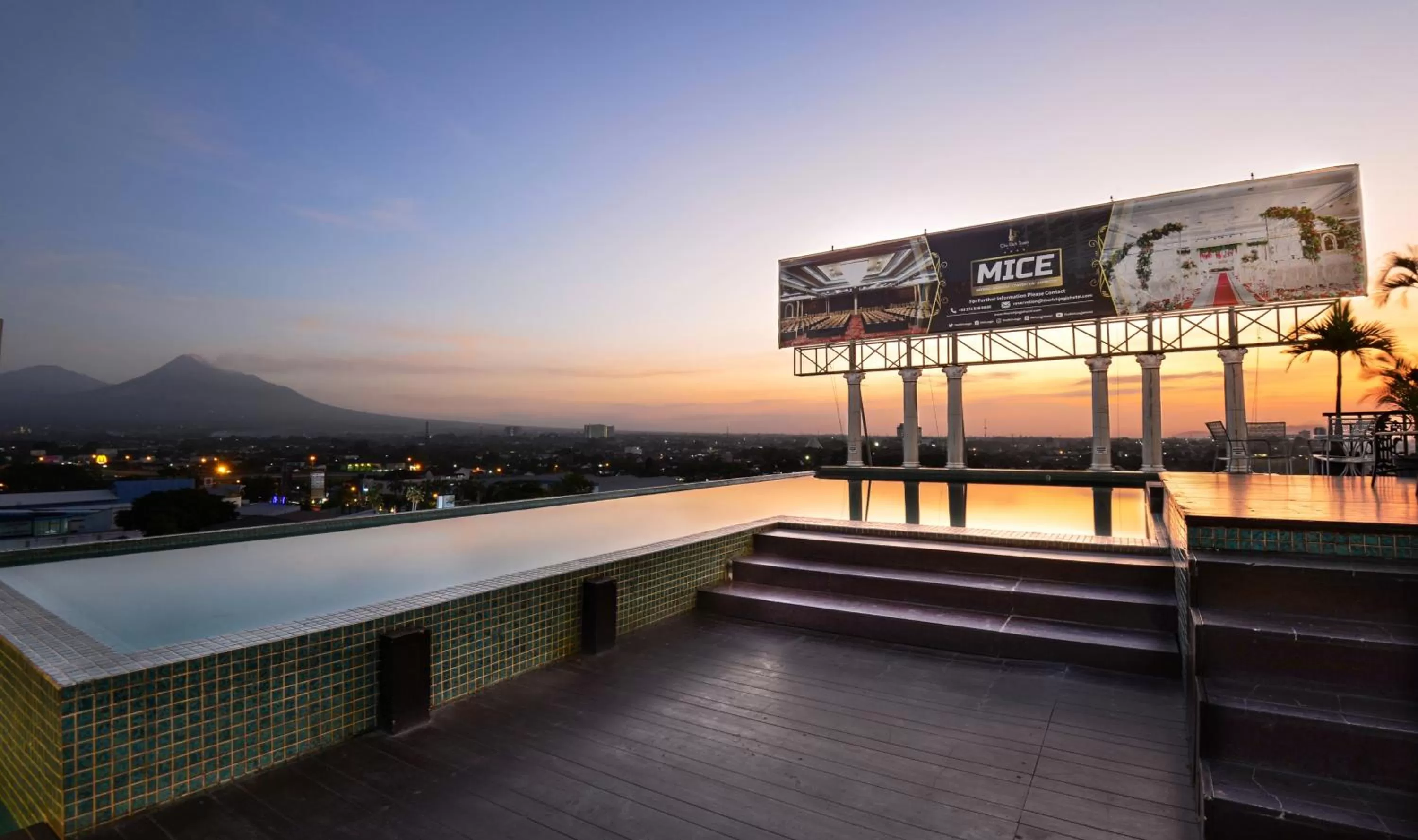 Swimming pool in The Rich Jogja Hotel