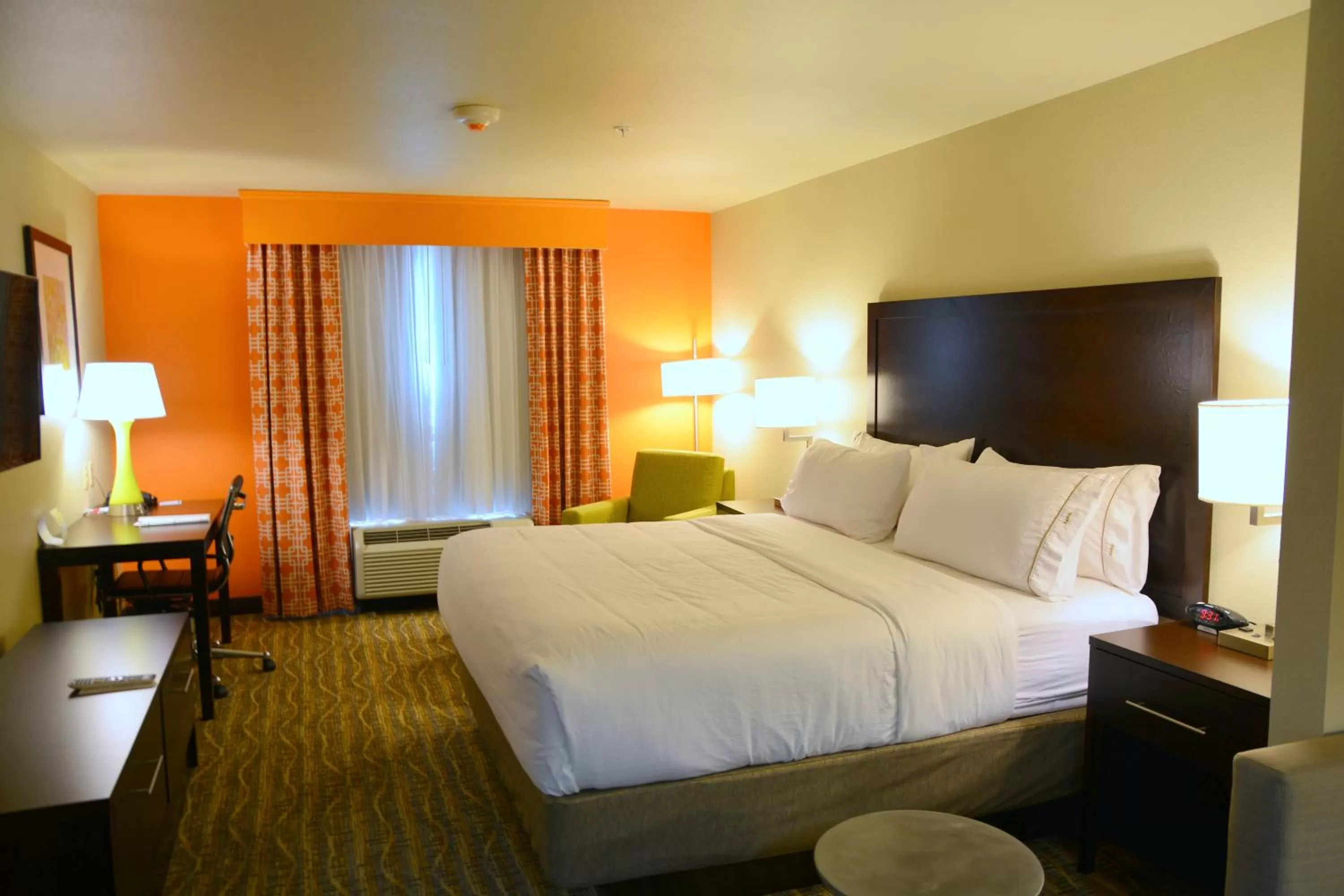 Photo of the whole room, Bed in Holiday Inn Express Tomball by IHG