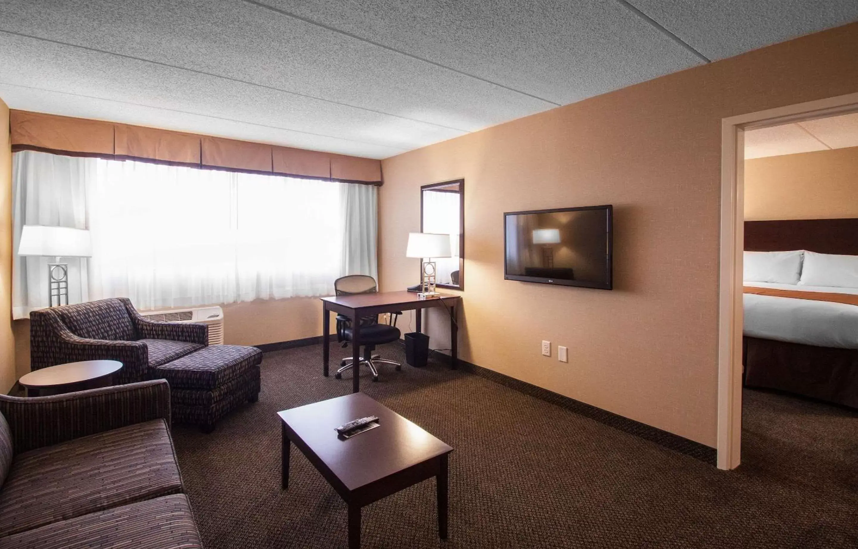 Photo of the whole room, Seating Area in Comfort Inn & Suites Wadsworth