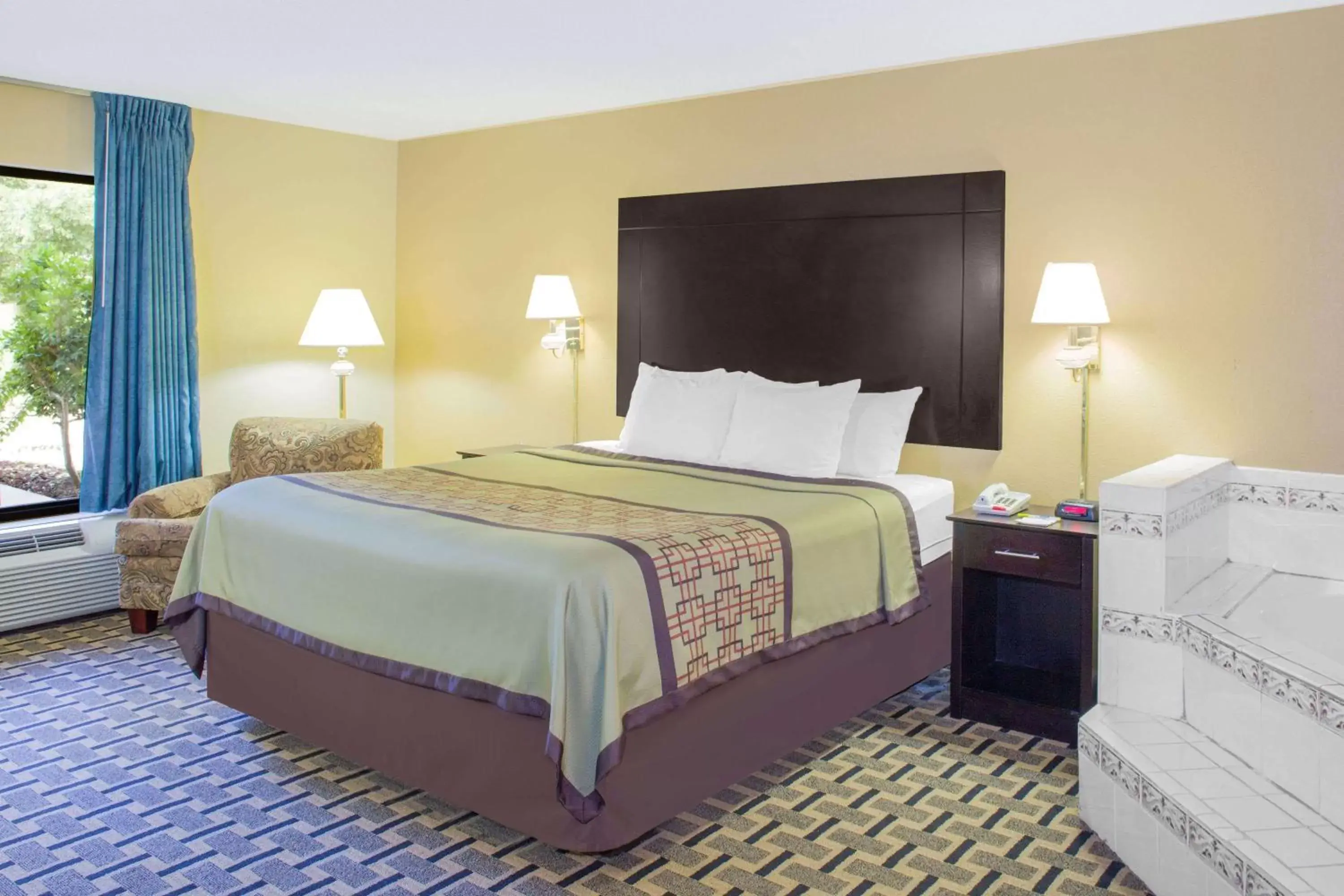 Photo of the whole room, Bed in Days Inn by Wyndham Andalusia