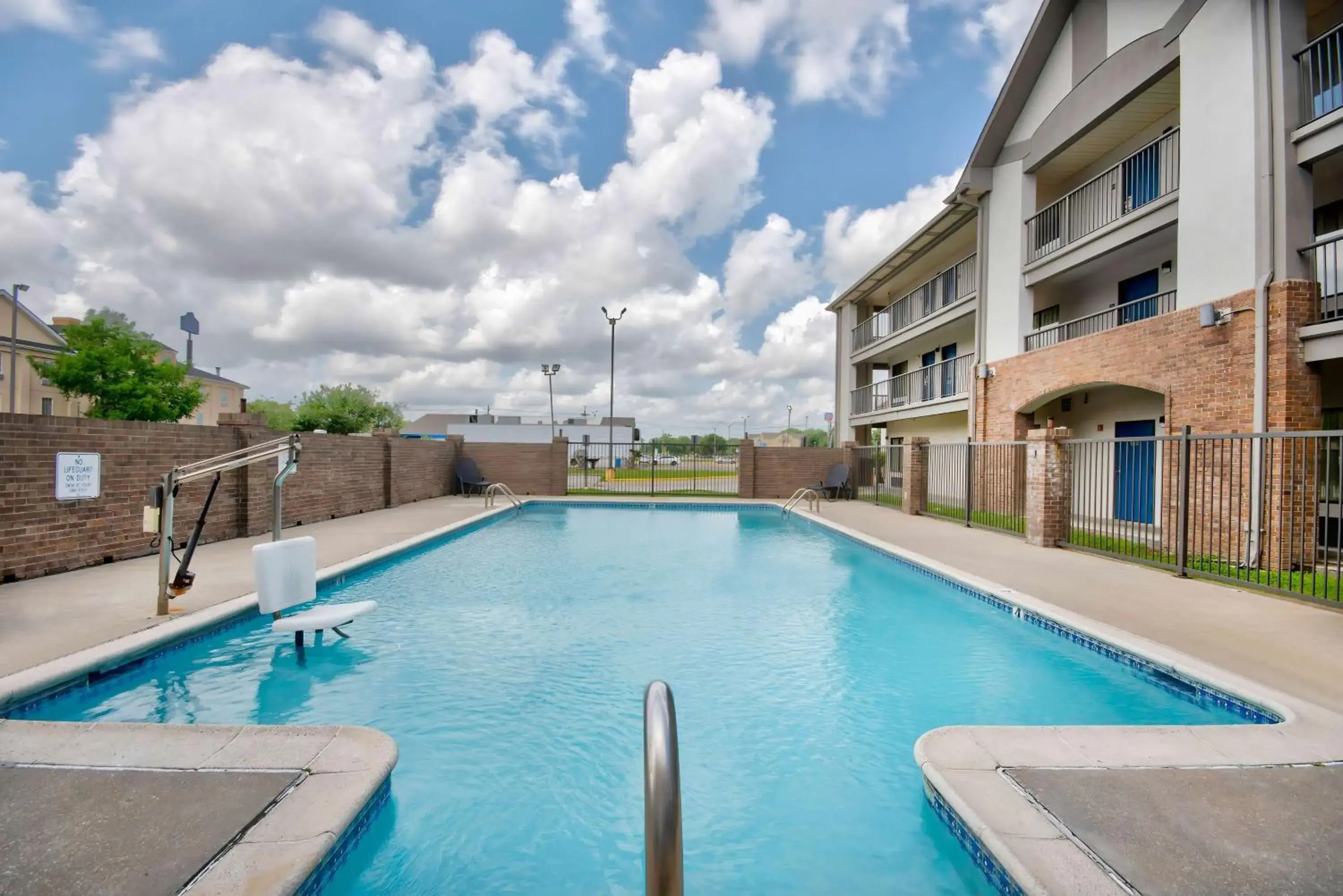 Pool view, Swimming Pool in Motel 6-Lafayette, LA