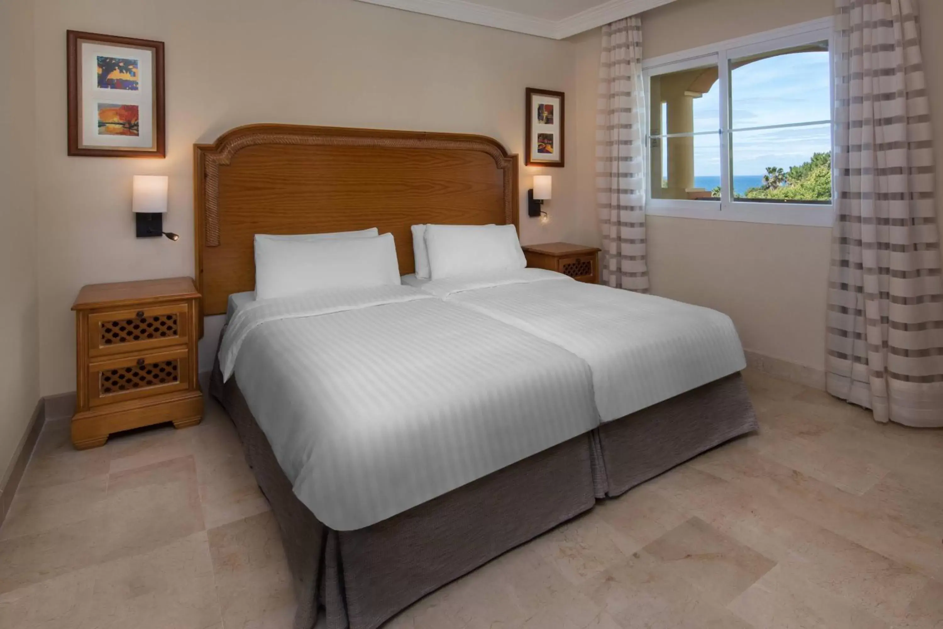 Bedroom, Bed in Marriott's Marbella Beach Resort