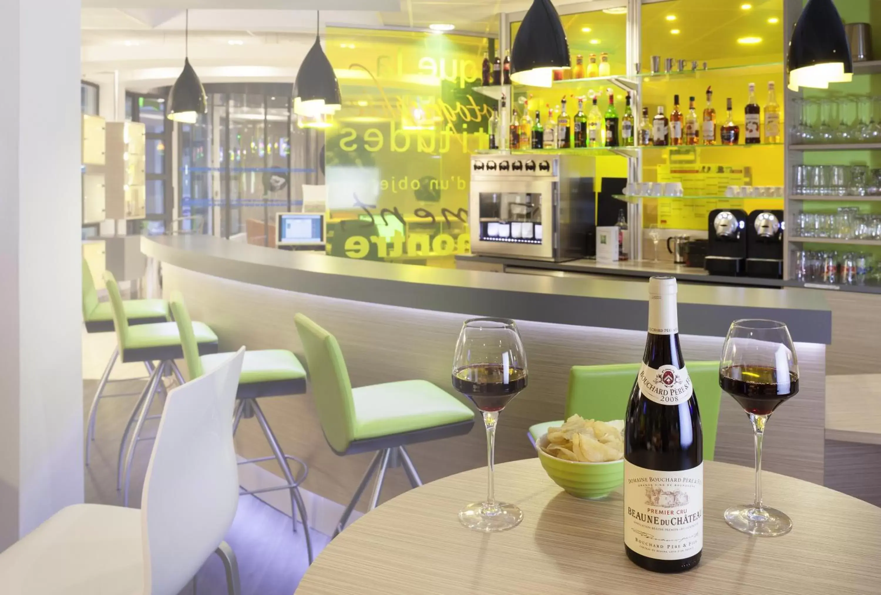 Lounge or bar, Lounge/Bar in ibis Styles Beaune Centre