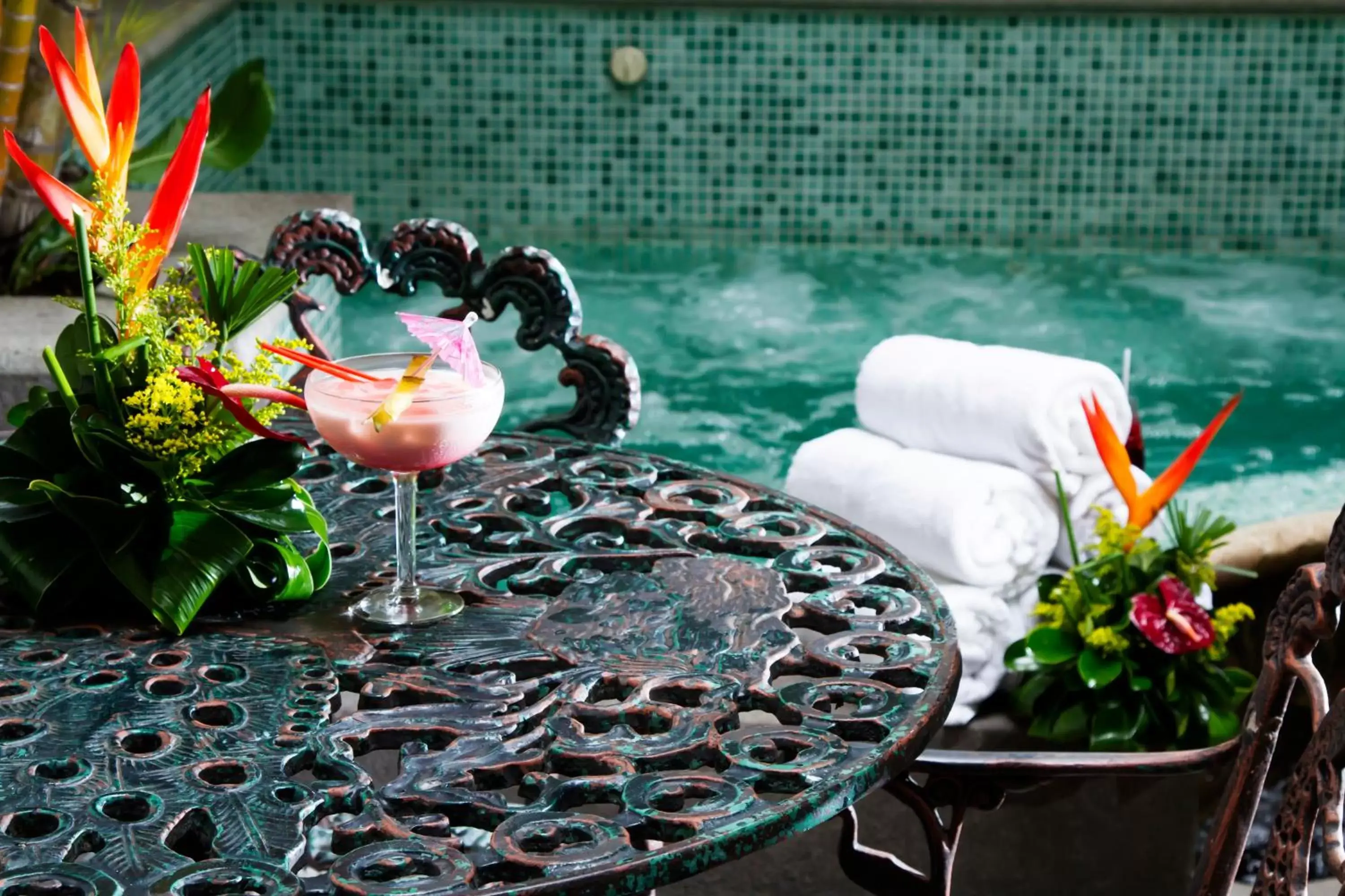 Hot Tub in Rincon del Valle Hotel & Suites