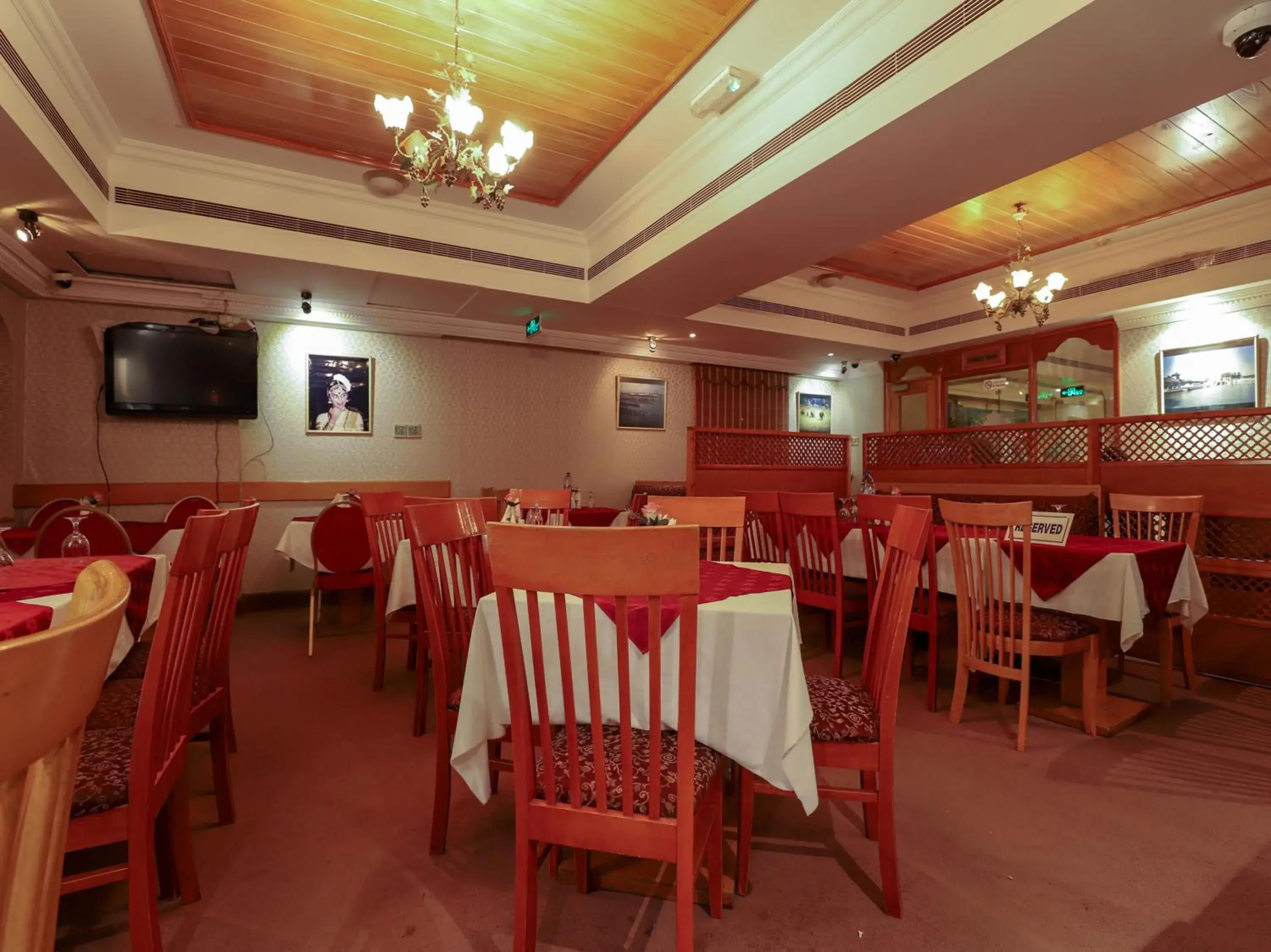 Restaurant/Places to Eat in OYO 328 City Plaza Hotel