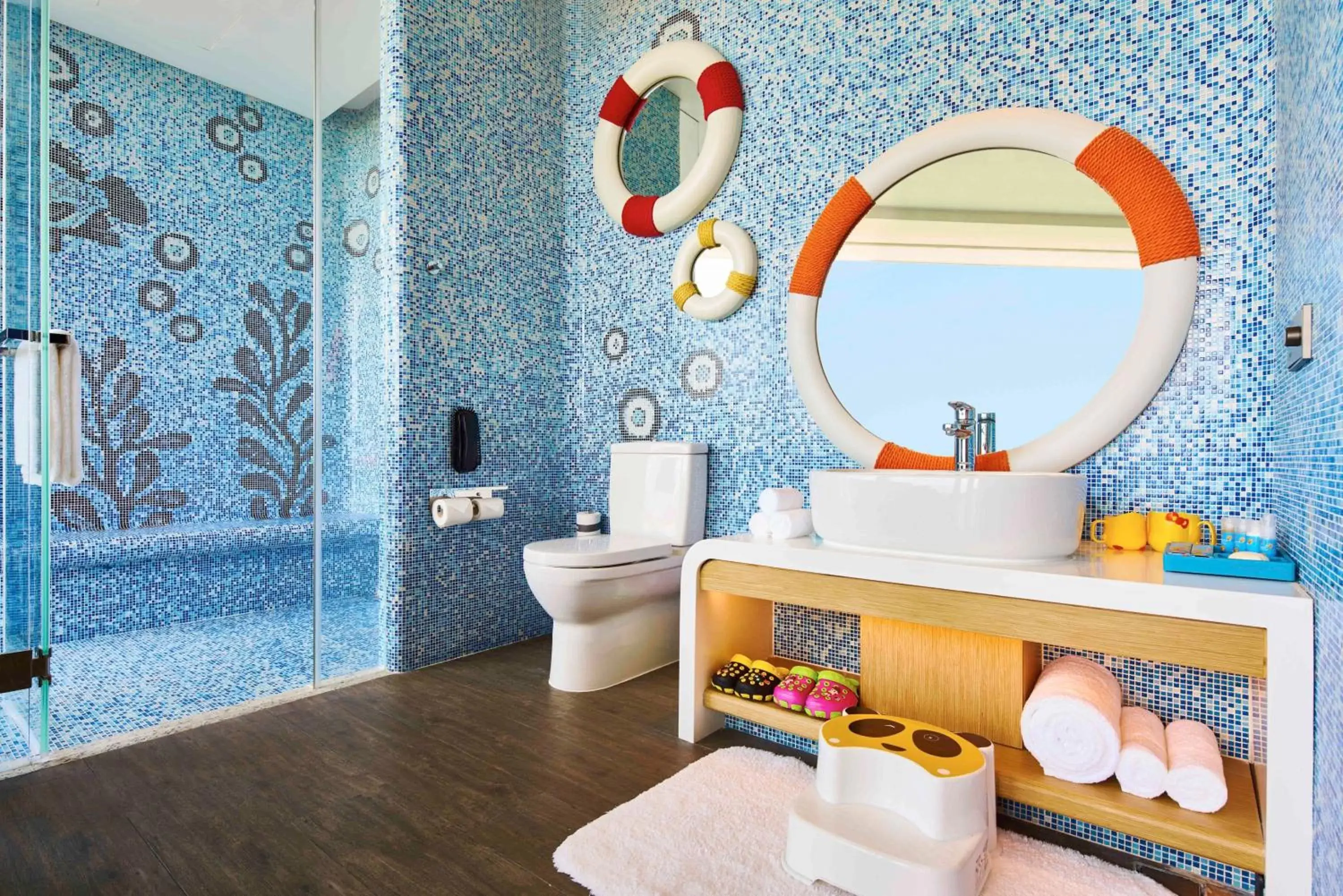 Bedroom, Bathroom in Crowne Plaza Sanya Haitang Bay Resort, an IHG Hotel