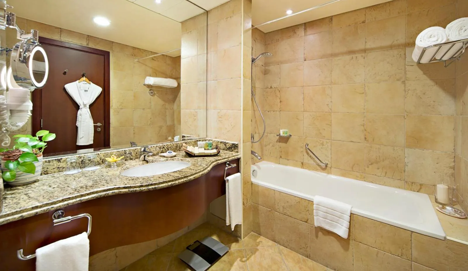 Toilet in Danat Jebel Dhanna Resort