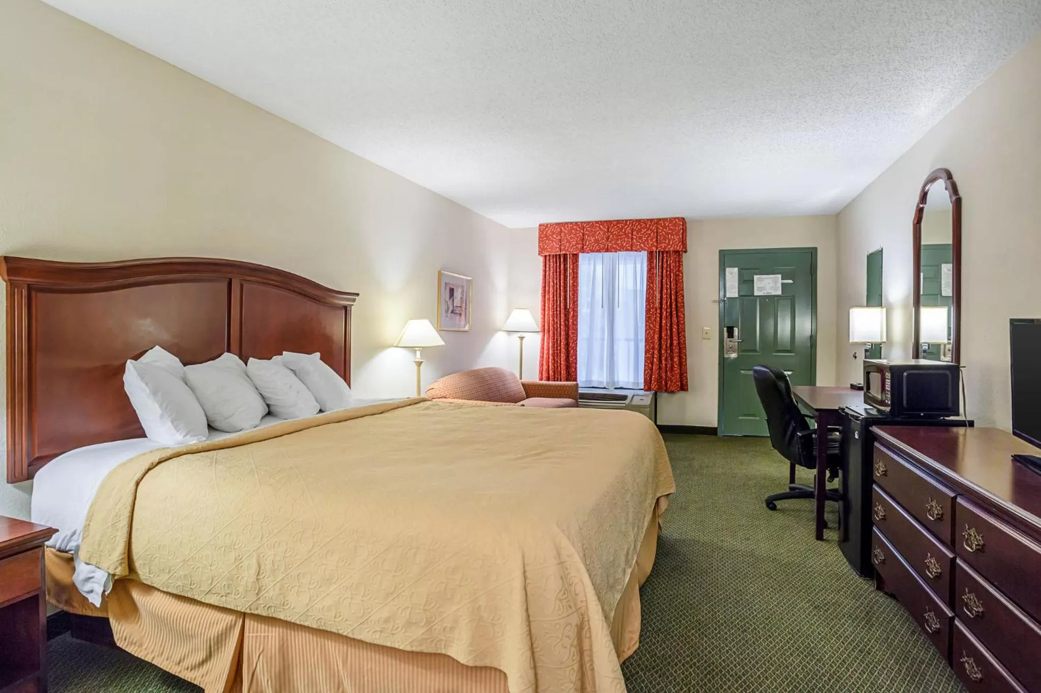 King Room with Kitchenette in Quality Inn & Conference Center