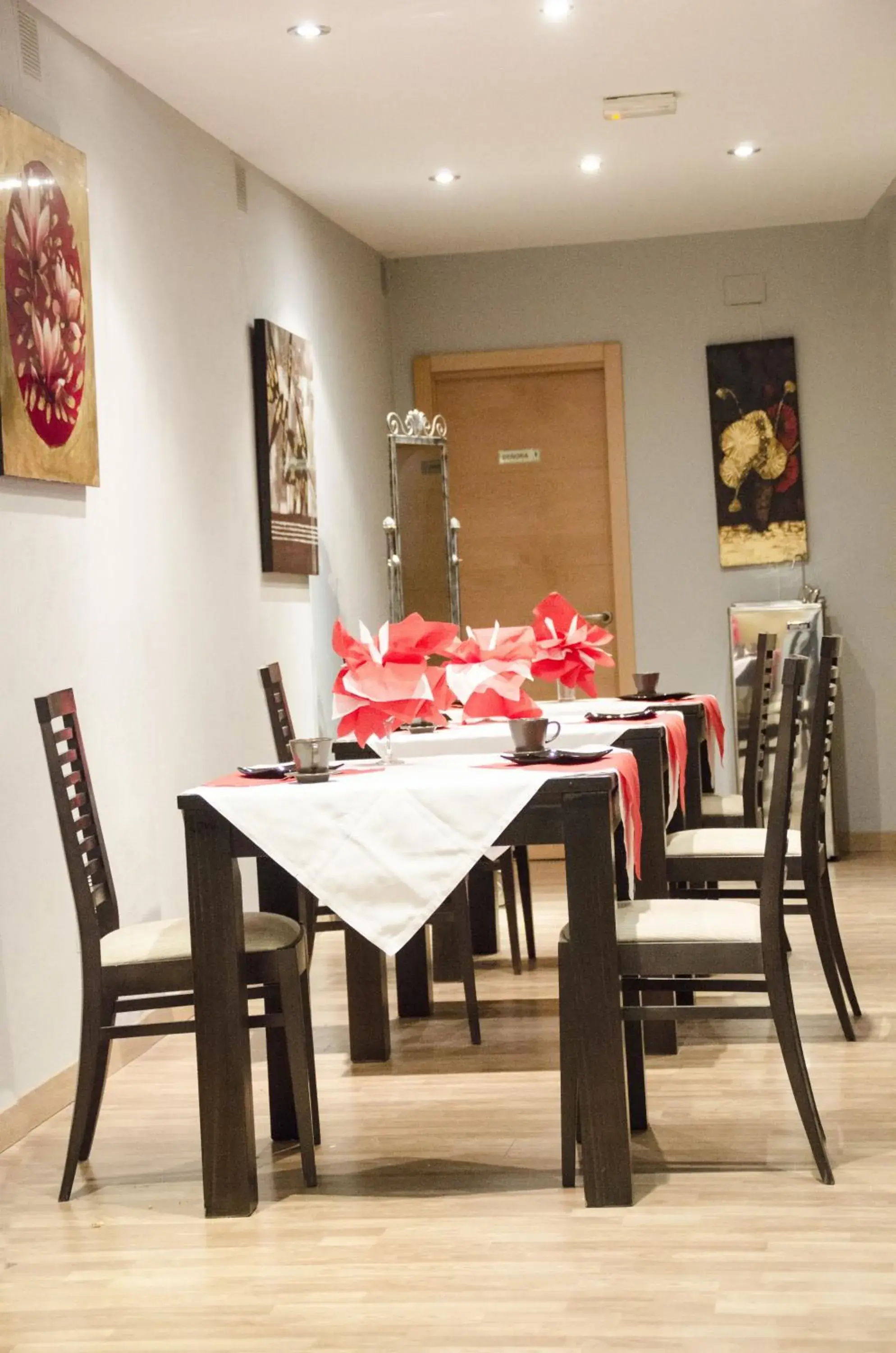 Restaurant/places to eat in Hotel Duquesa Restaurant/places to eat in Hotel Duquesa