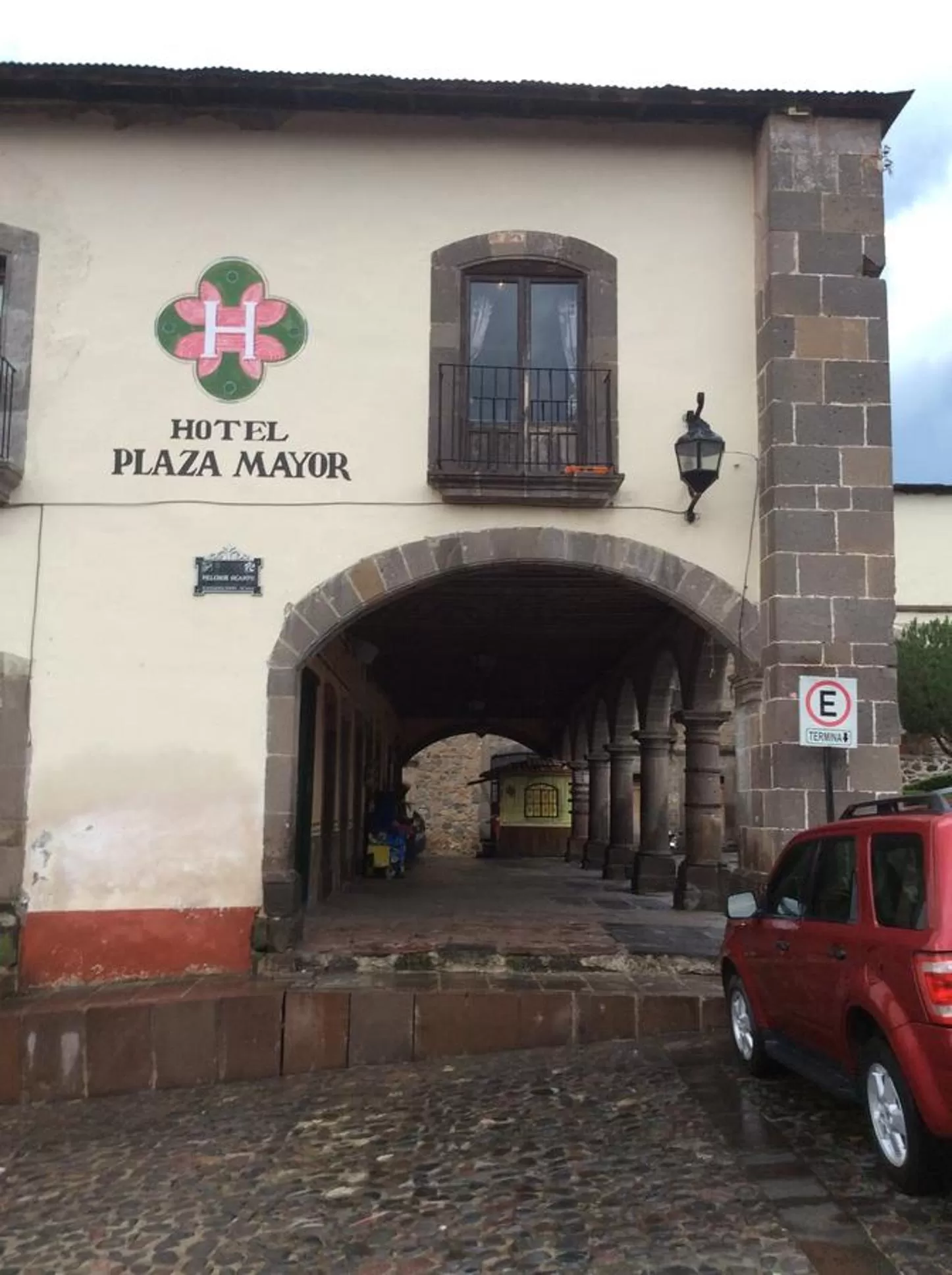 Facade/entrance in Hotel Plaza Mayor
