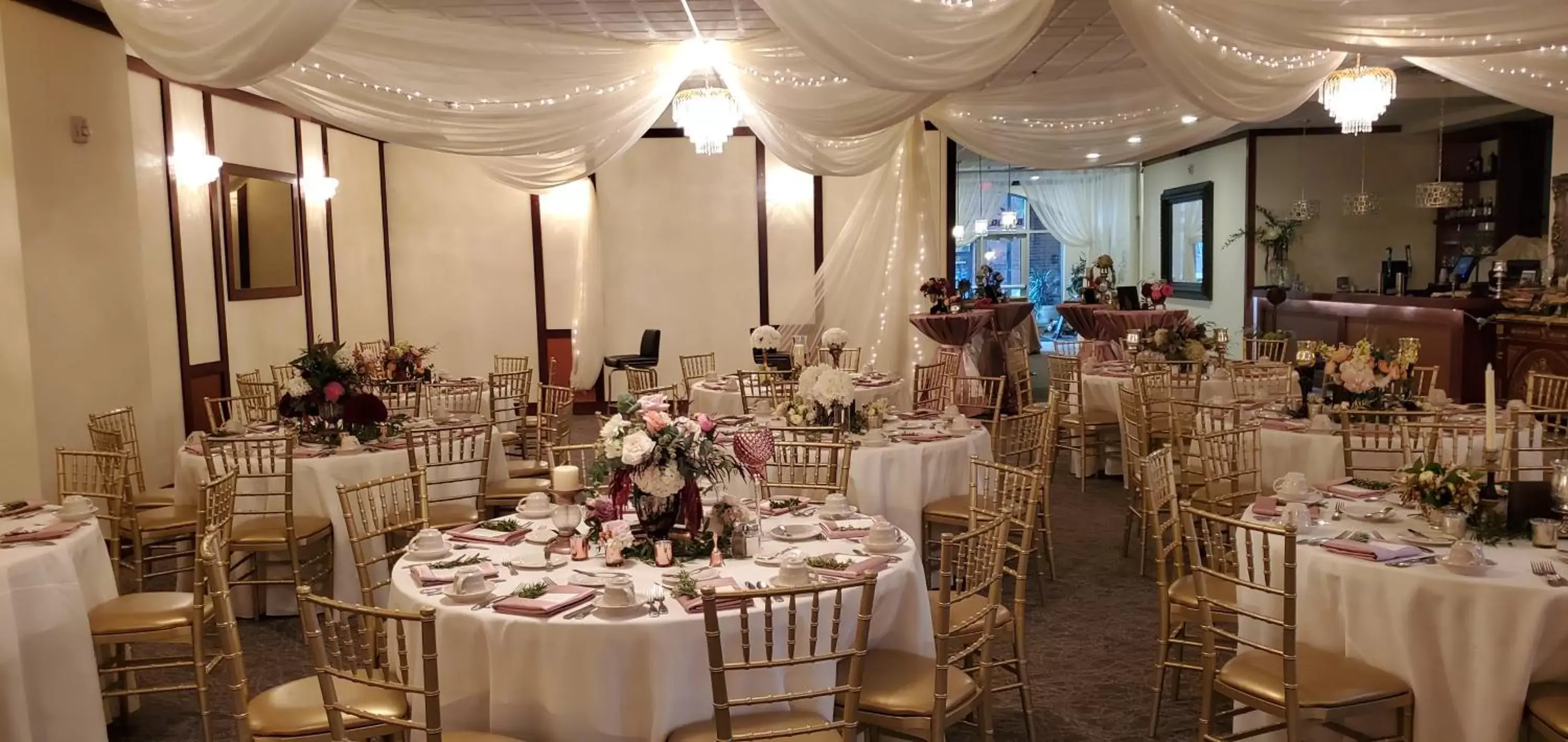 Banquet/Function facilities, Restaurant/Places to Eat in Lowell Inn