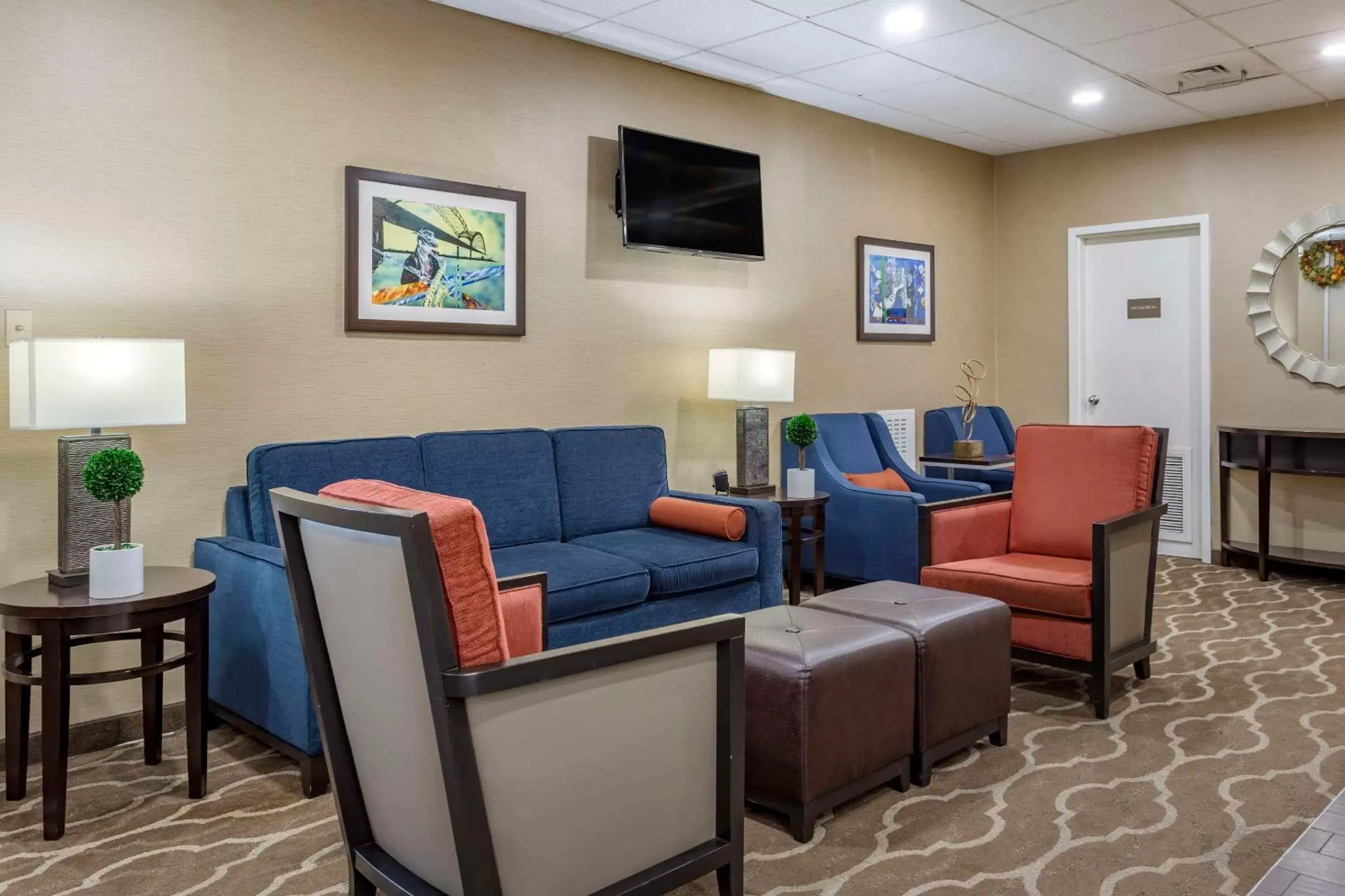 Lobby or reception, Seating Area in Comfort Inn Memphis Downtown