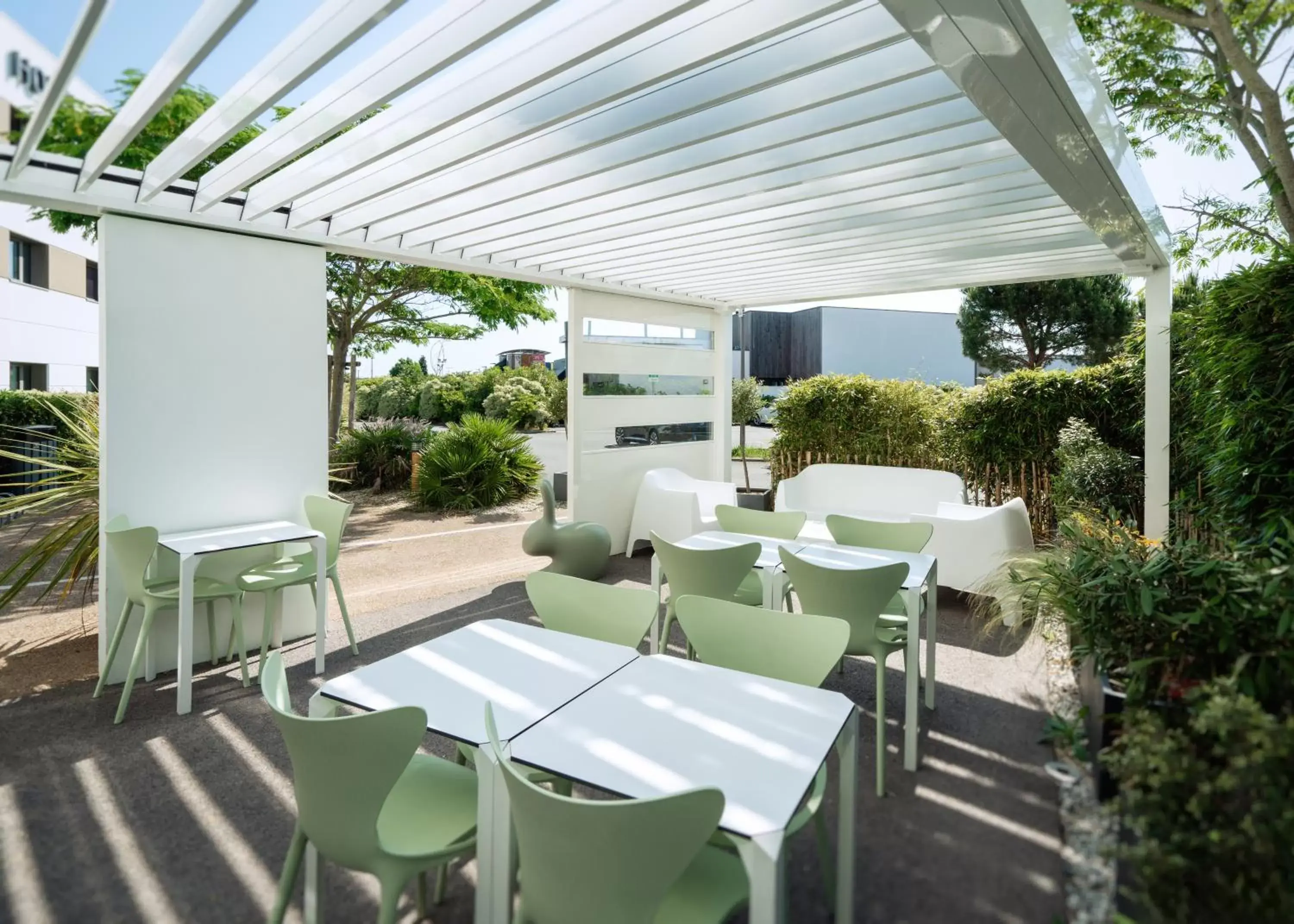 Patio, Restaurant/Places to Eat in ibis Styles Les Sables Olonne