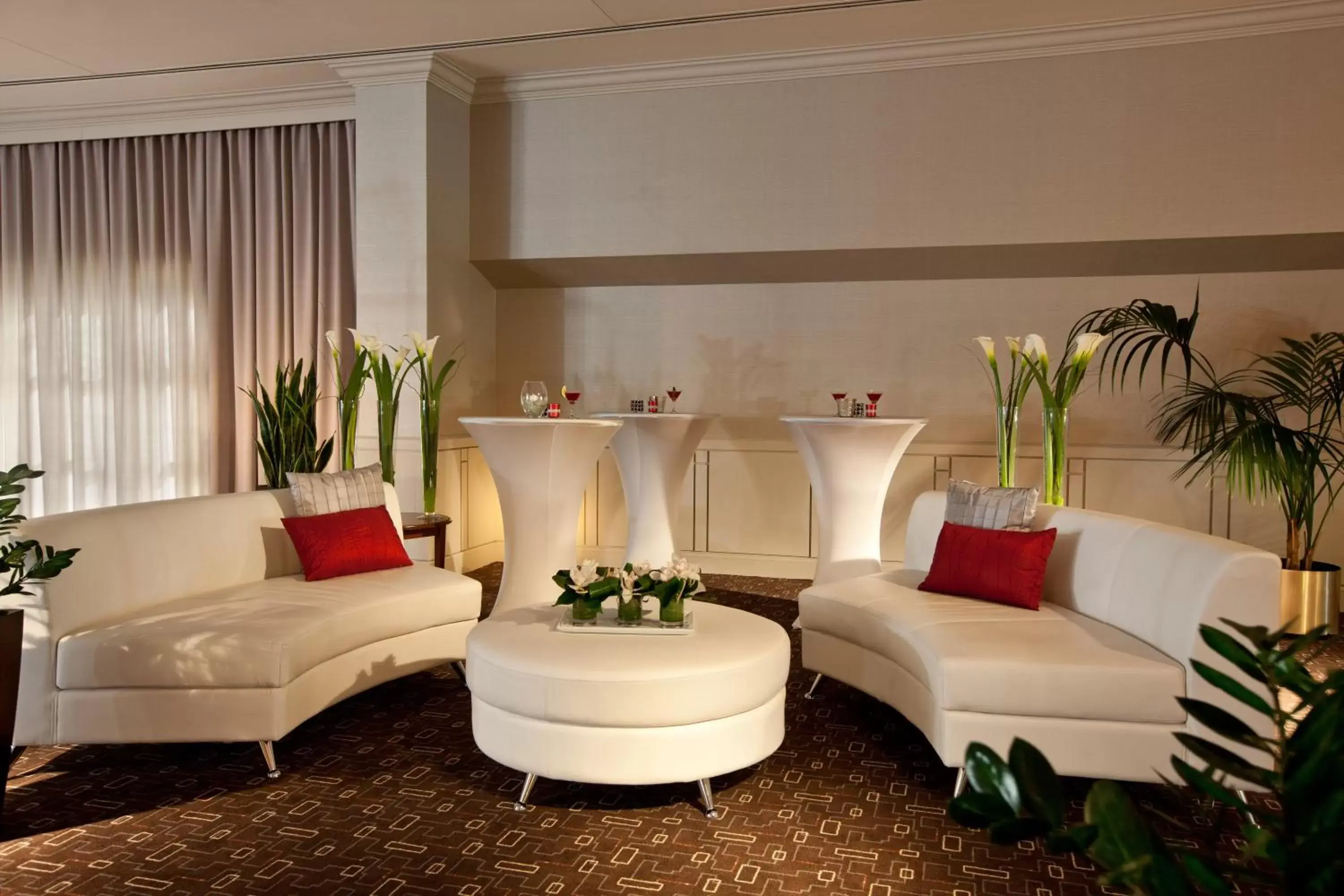 Banquet/Function facilities, Seating Area in Holiday Inn Laval Montreal, an IHG Hotel