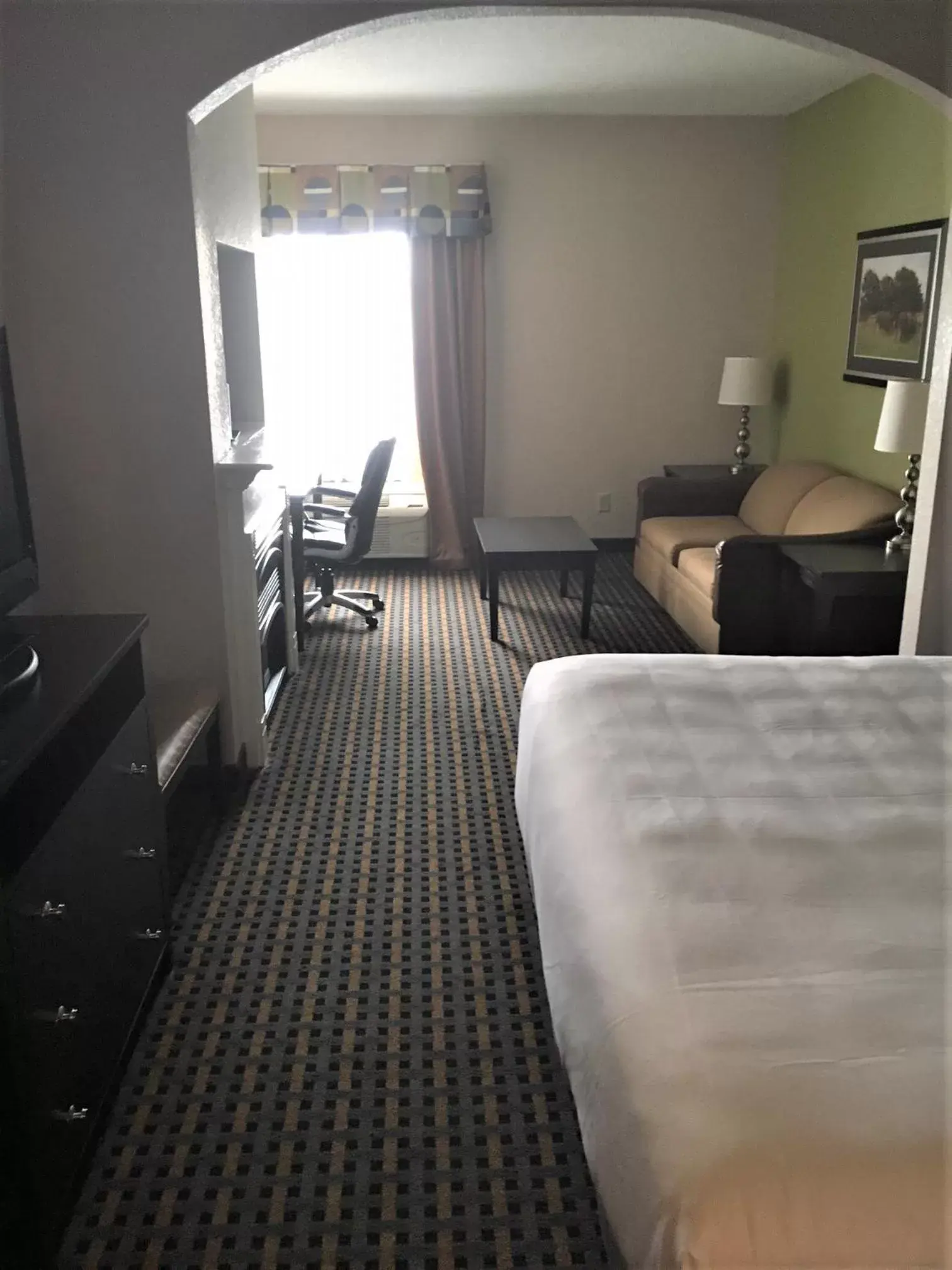 Living room, TV/Entertainment Center in Comfort Inn & Suites