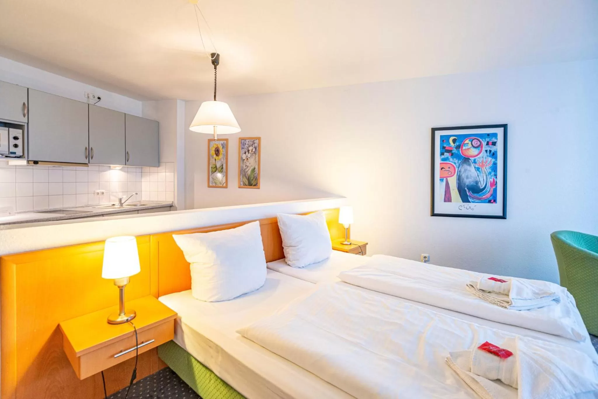 Bedroom, Bed in Hotel Rostock West im "Kritzmow Park"