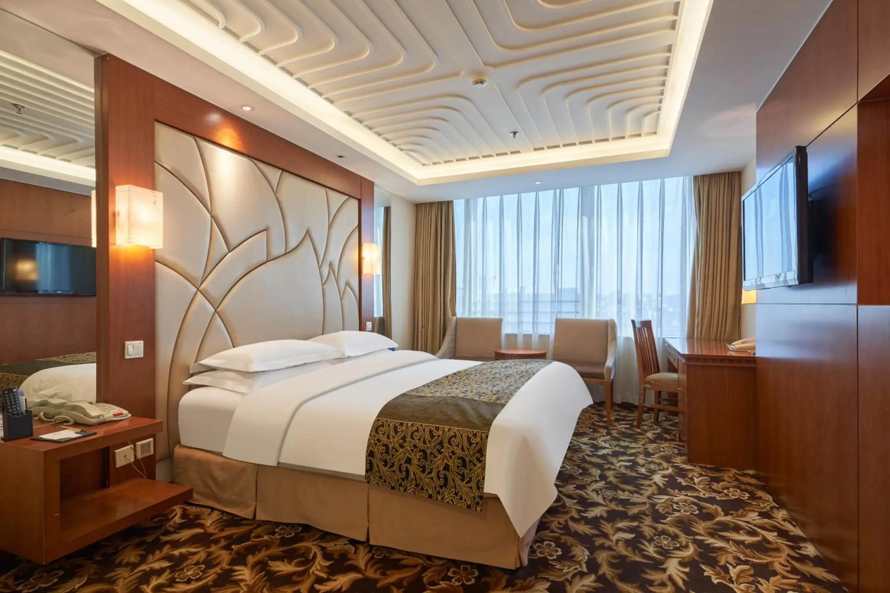 Bedroom, Bed in Howard Johnson Paragon Hotel Beijing