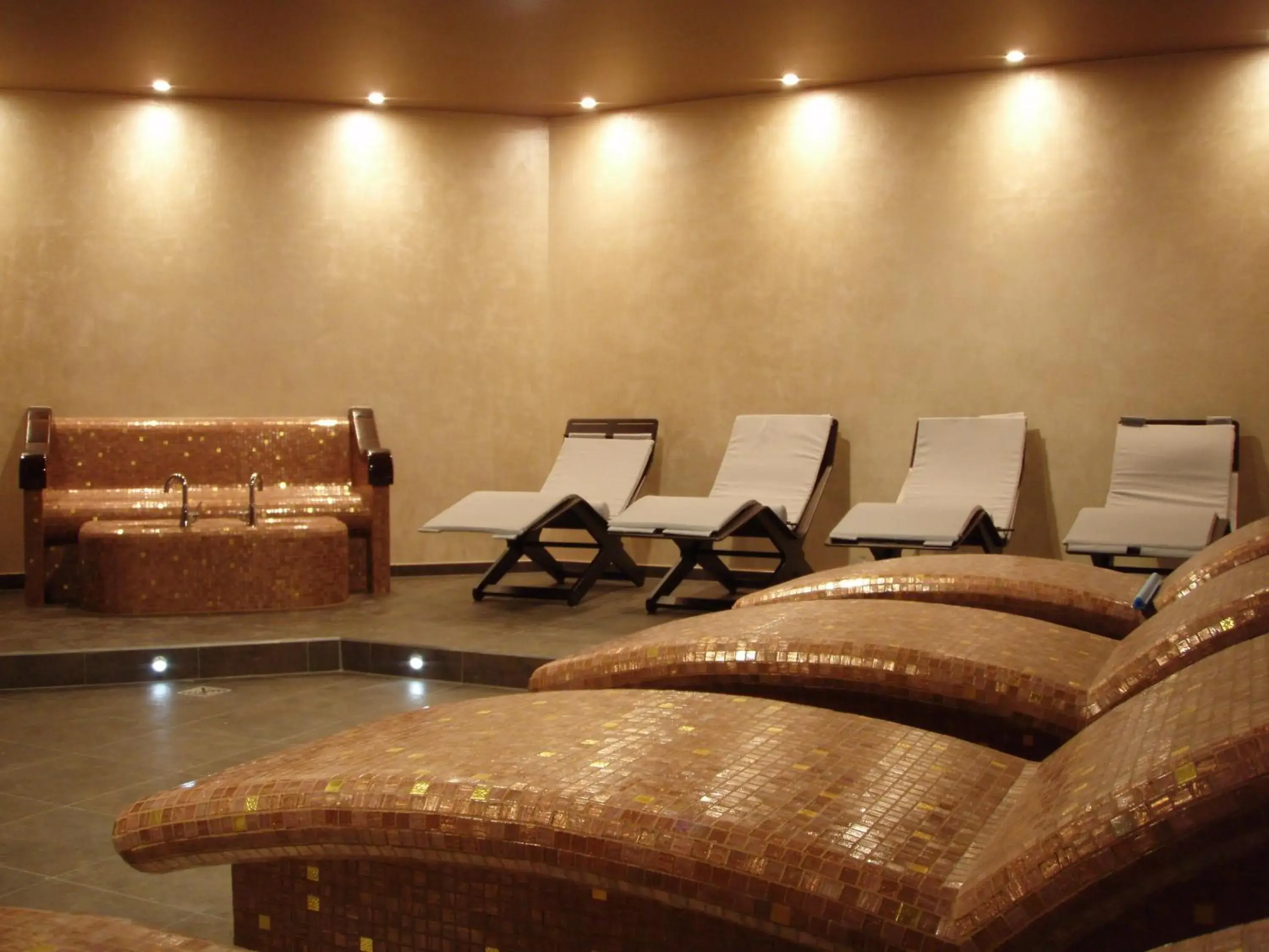 Spa and wellness centre/facilities in Bastion Heritage Hotel - Relais & Châteaux