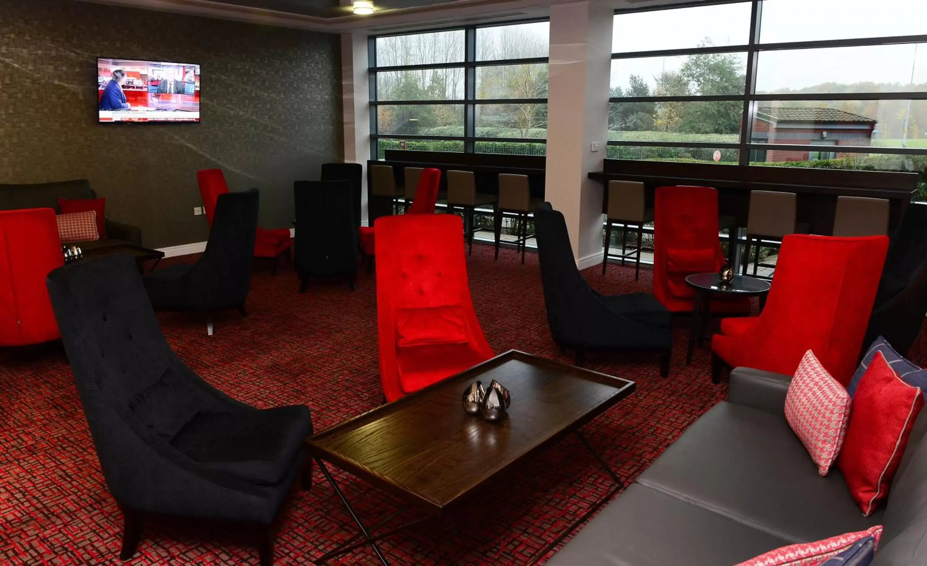 Communal lounge/ TV room, Lounge/Bar in International Hotel Telford