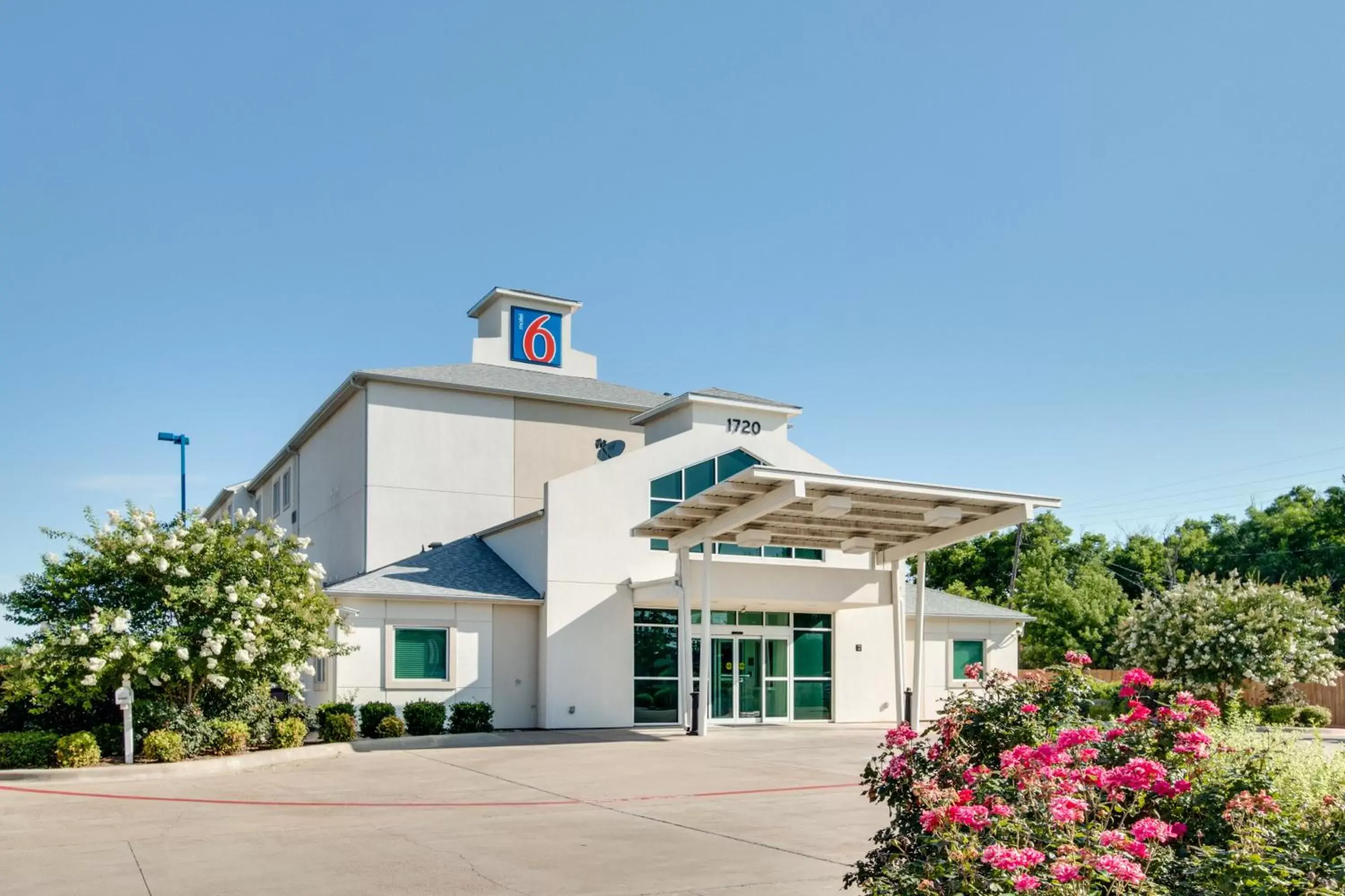 Facade/entrance, Property Building in Motel 6-Cleburne, TX