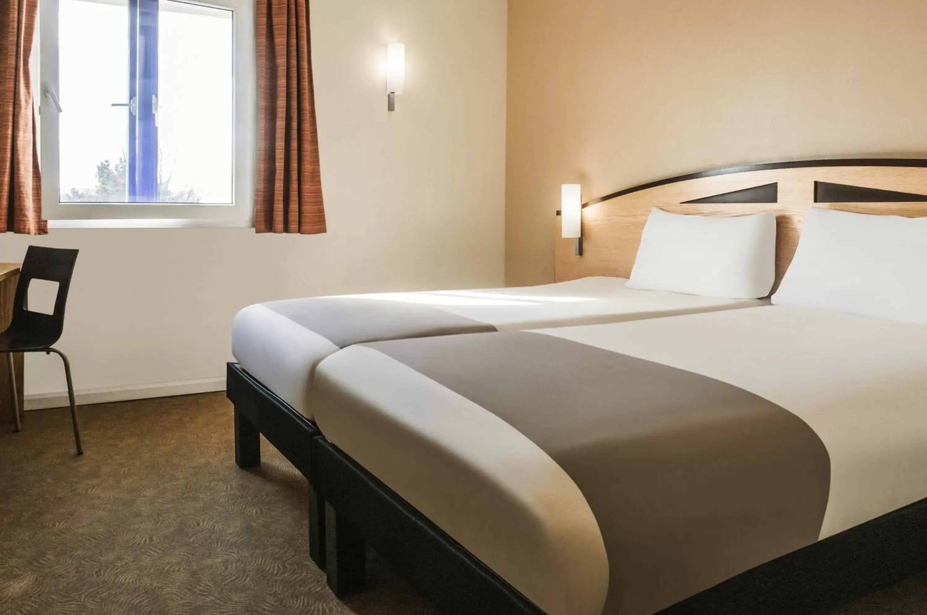 Photo of the whole room, Bed in ibis Chesterfield Centre – Market Town