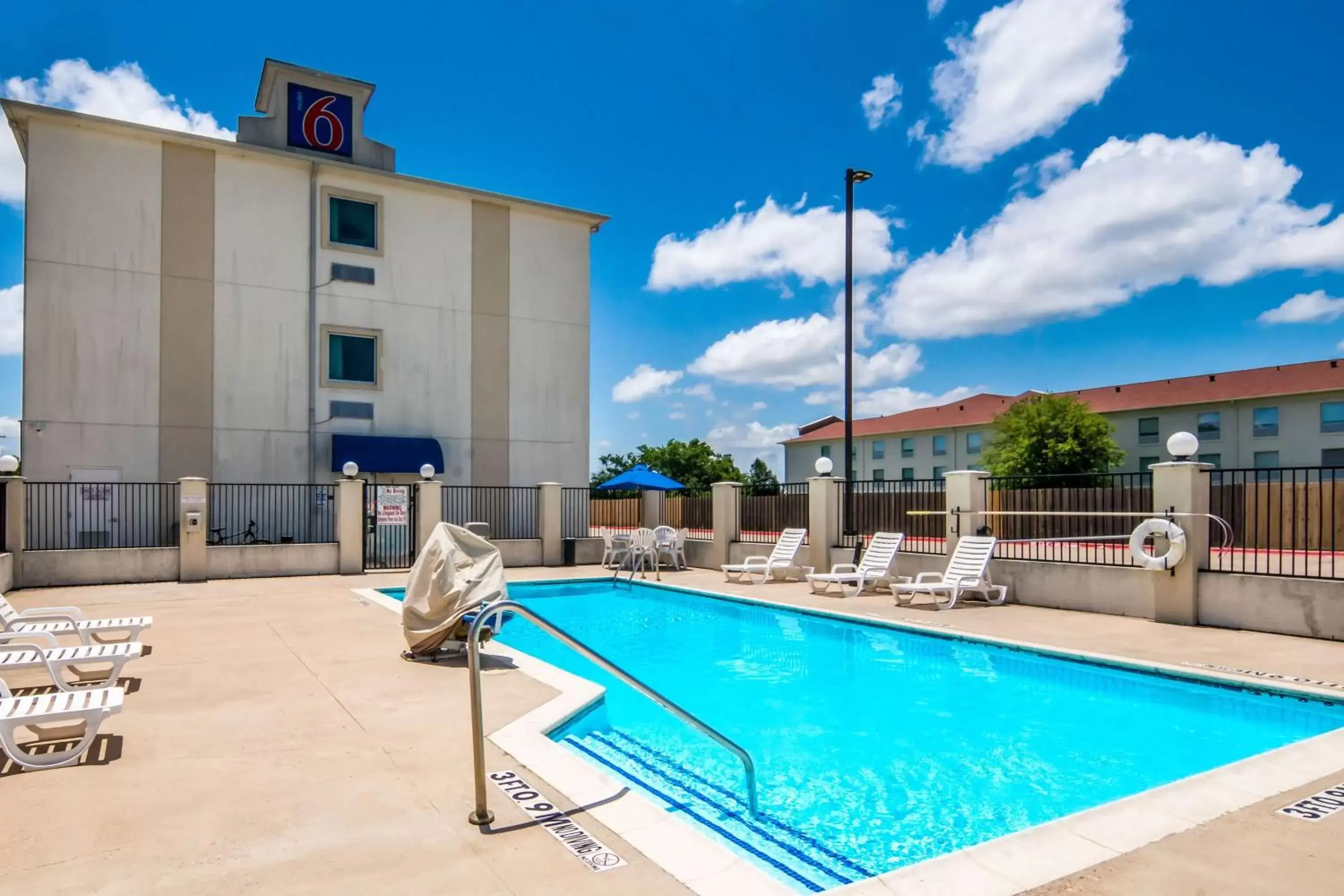 Activities, Property Building in Motel 6-Cleburne, TX