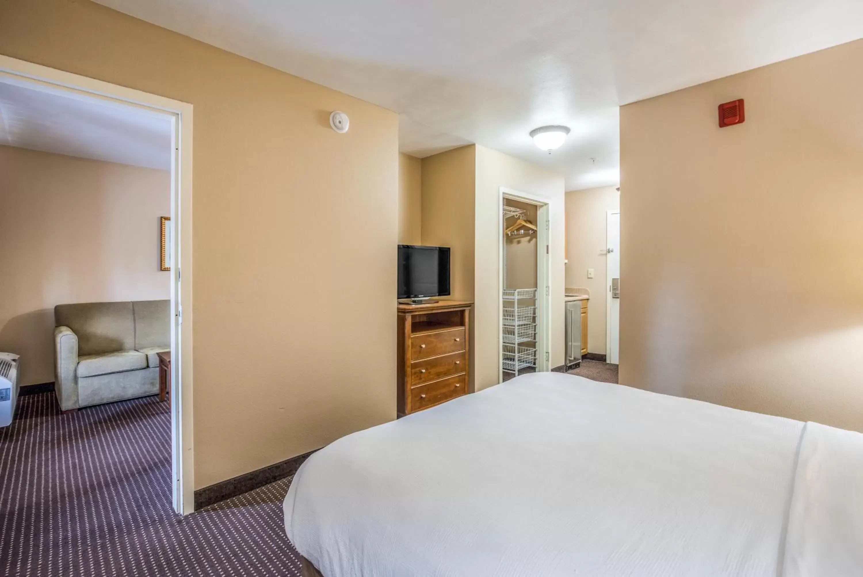 Bedroom, Bed in MainStay Suites Port Saint Joe