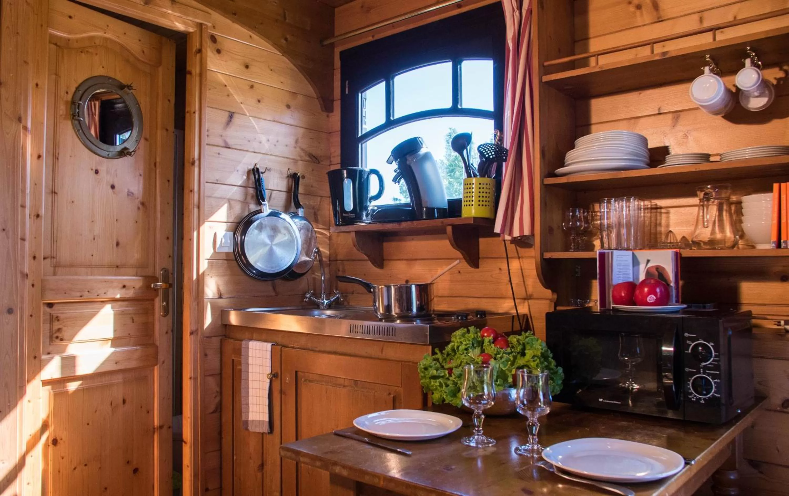 Kitchen or kitchenette in Le Village de la Champagne - Slowmoov