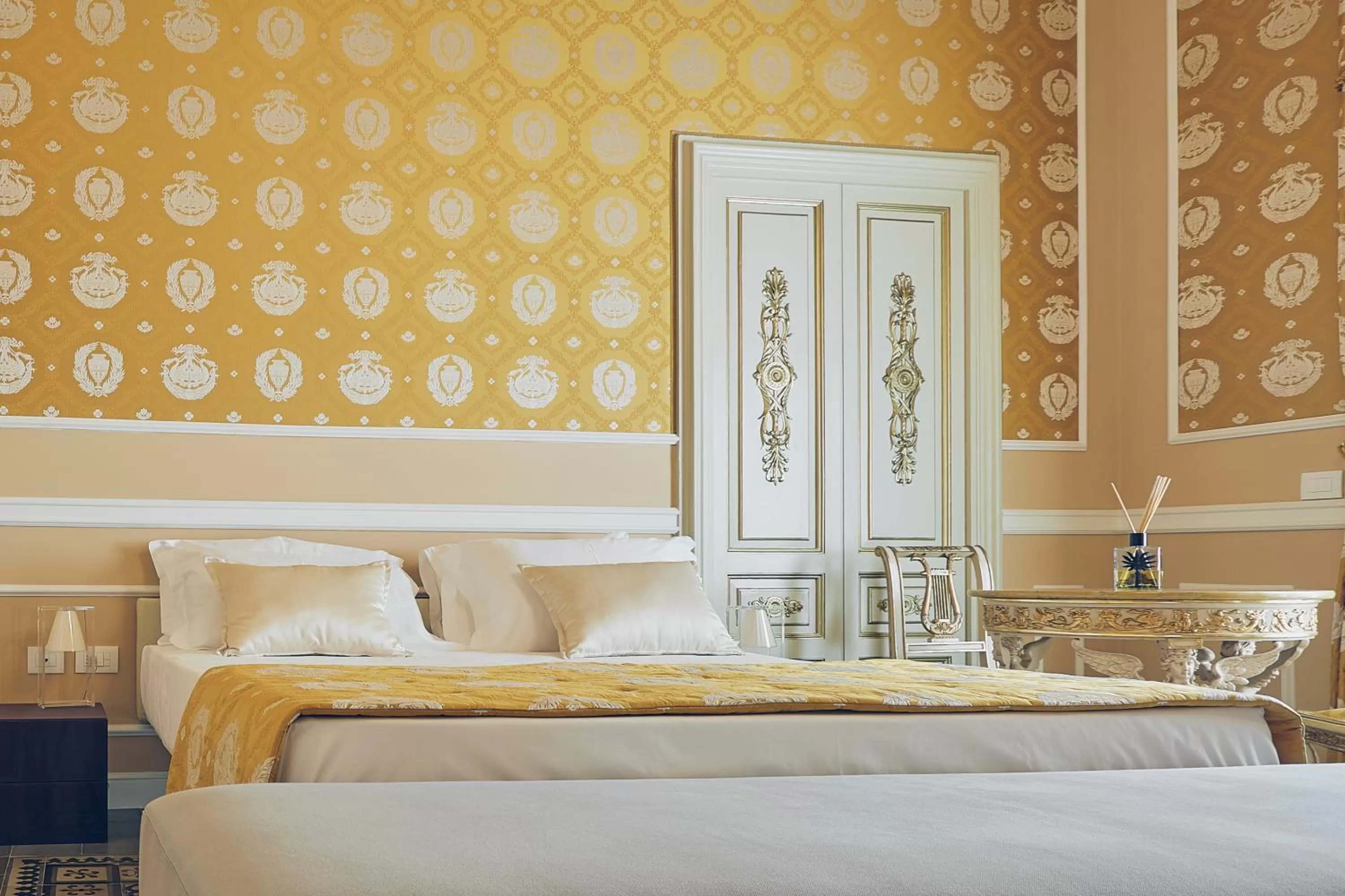 Bed in Palazzo Marletta Luxury House Hotel