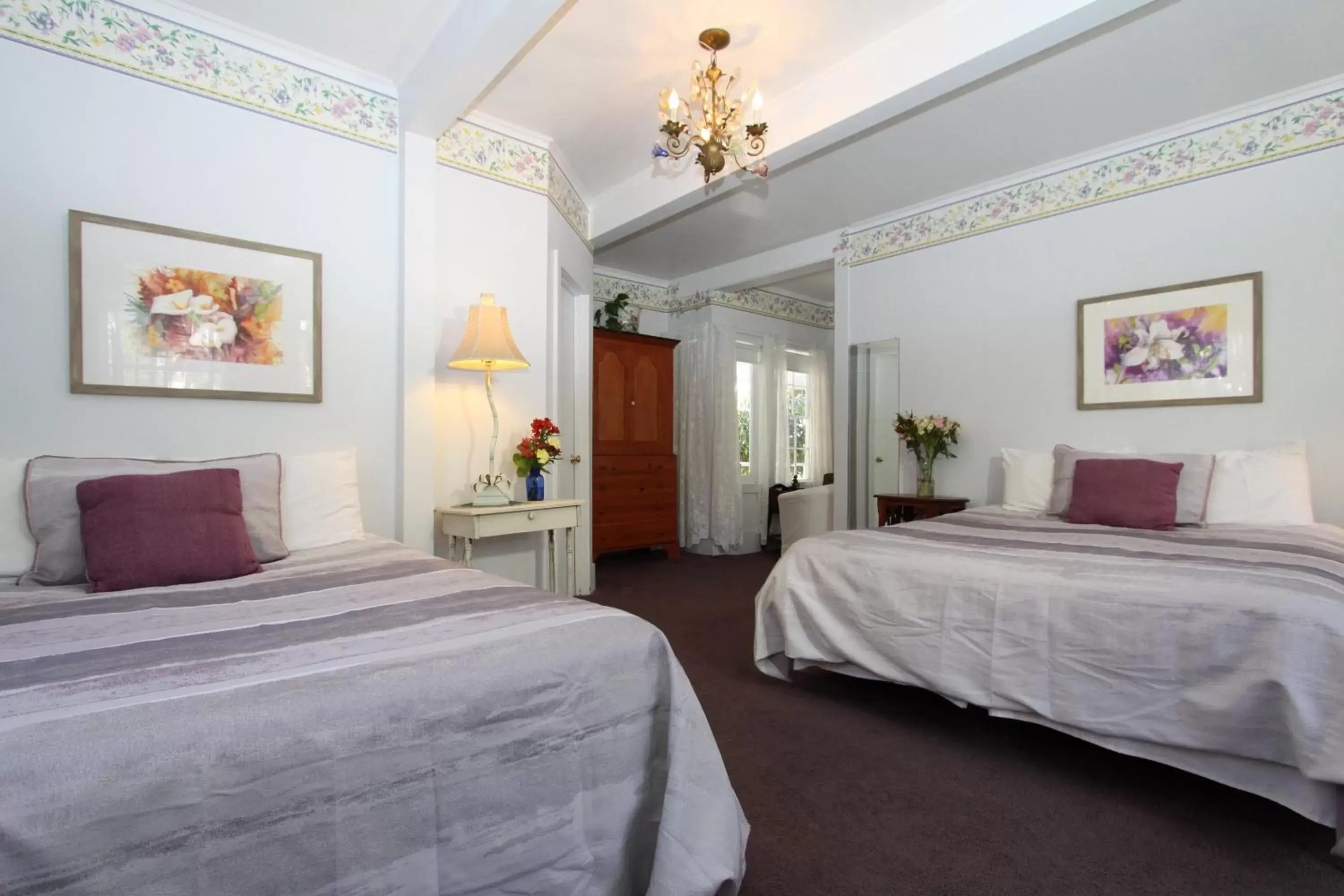 Bed in Seagull Inn Bed & Breakfast
