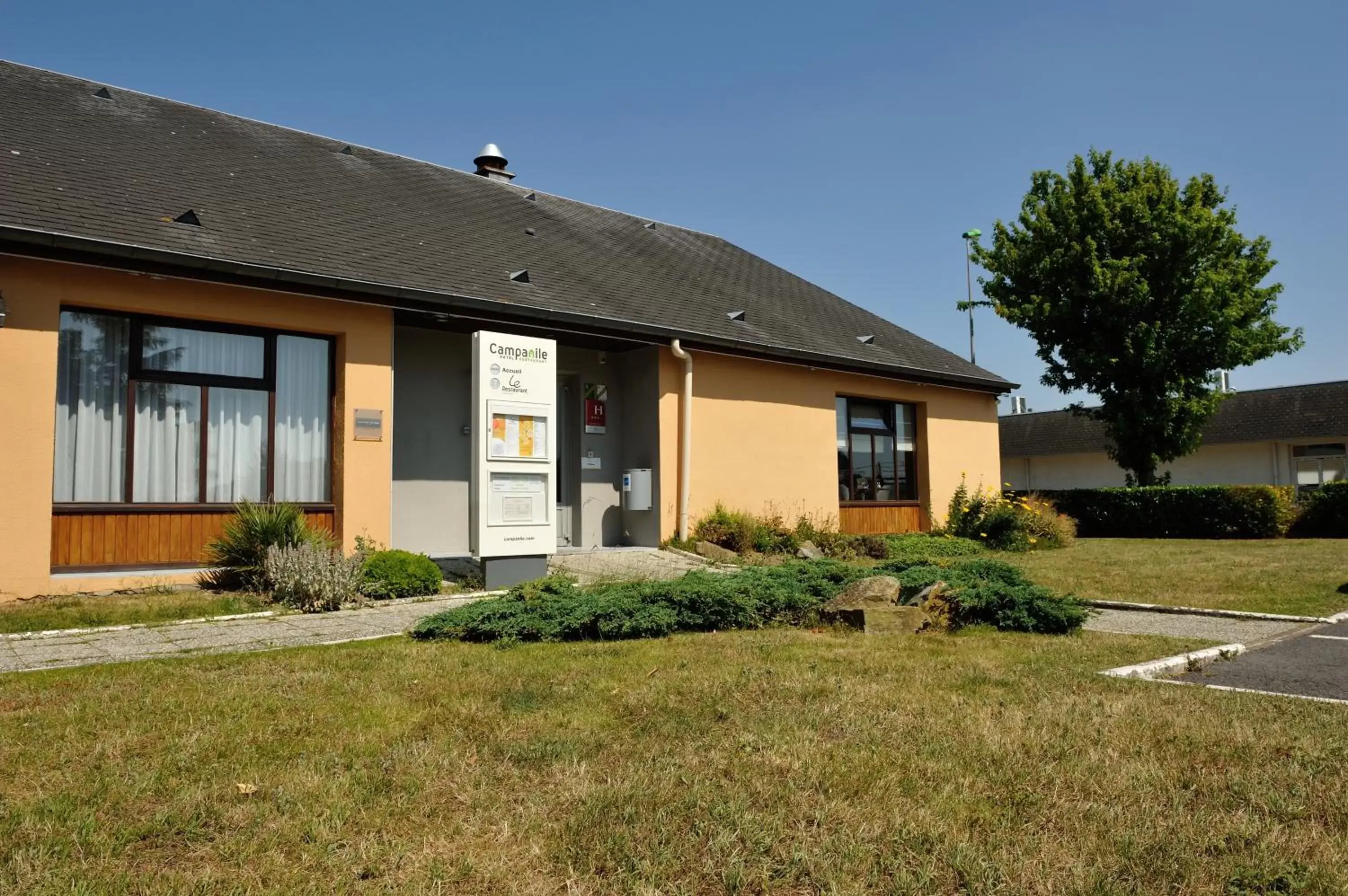 Facade/entrance in Campanile Saint-Nazaire ~ Trignac Facade/entrance in Campanile Saint-Nazaire ~ Trignac