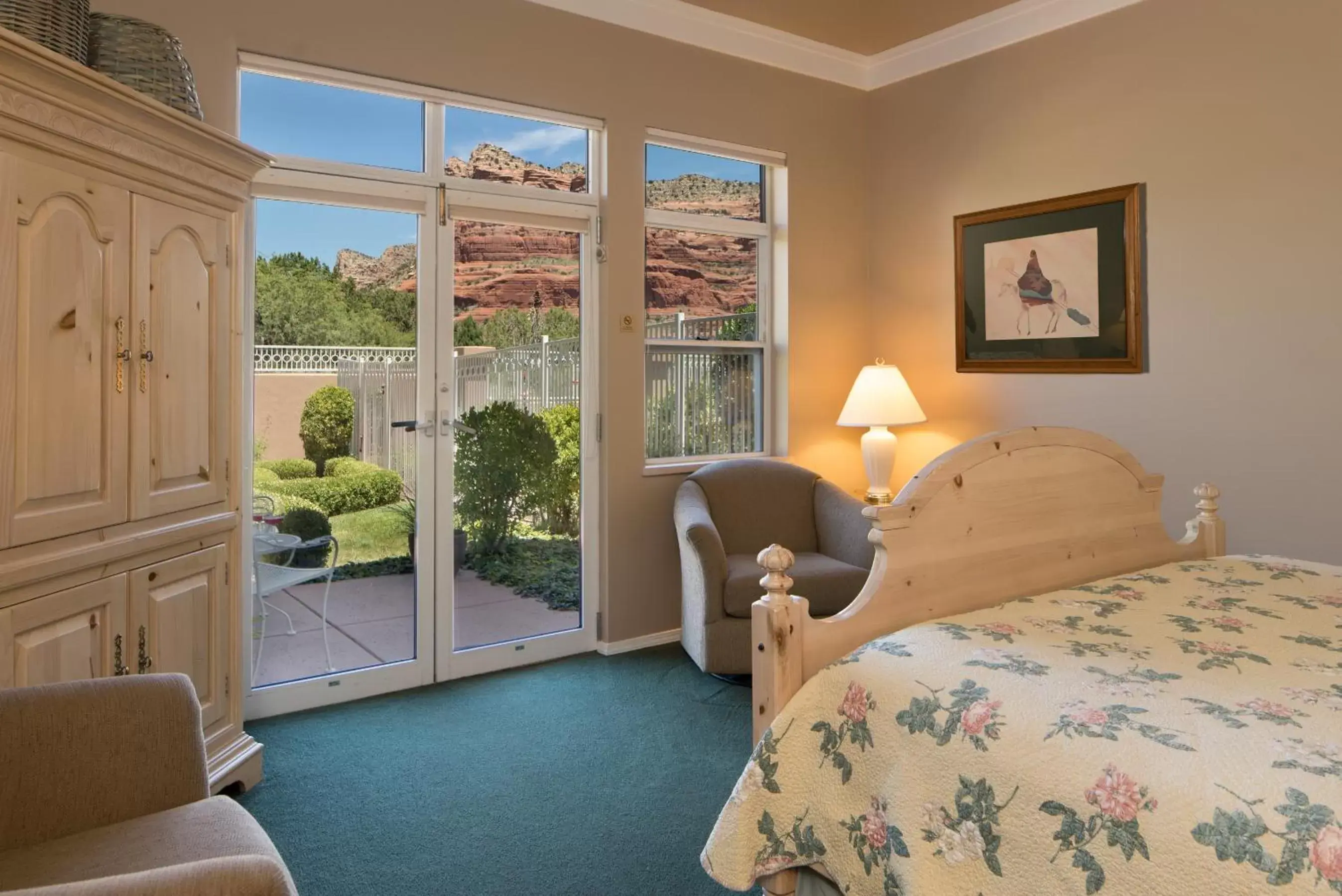 Photo of the whole room, Seating Area in Canyon Villa Bed & Breakfast Inn of Sedona