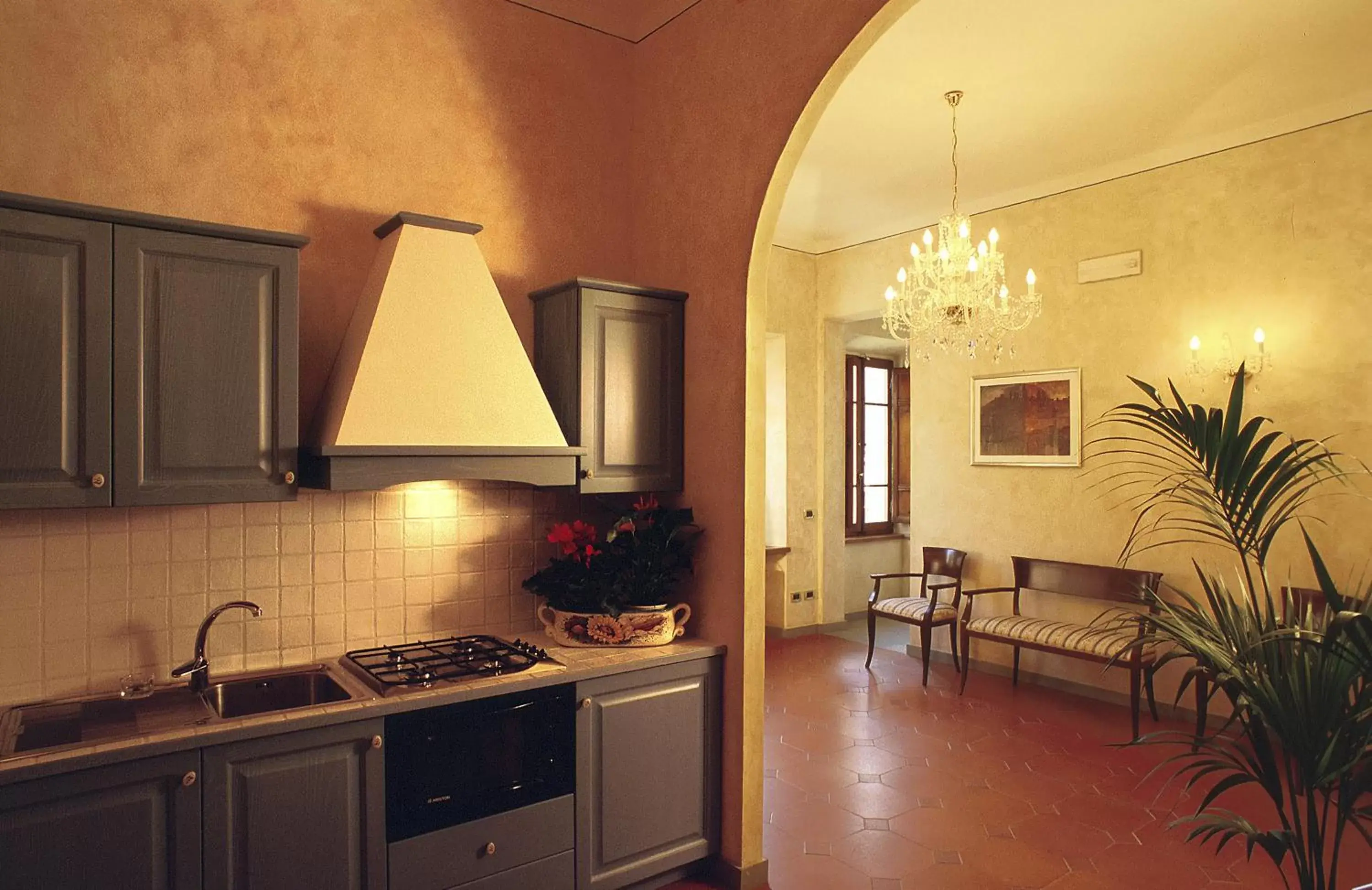 Communal lounge/ TV room, Kitchen/Kitchenette in B&B Palazzo Al Torrione 2