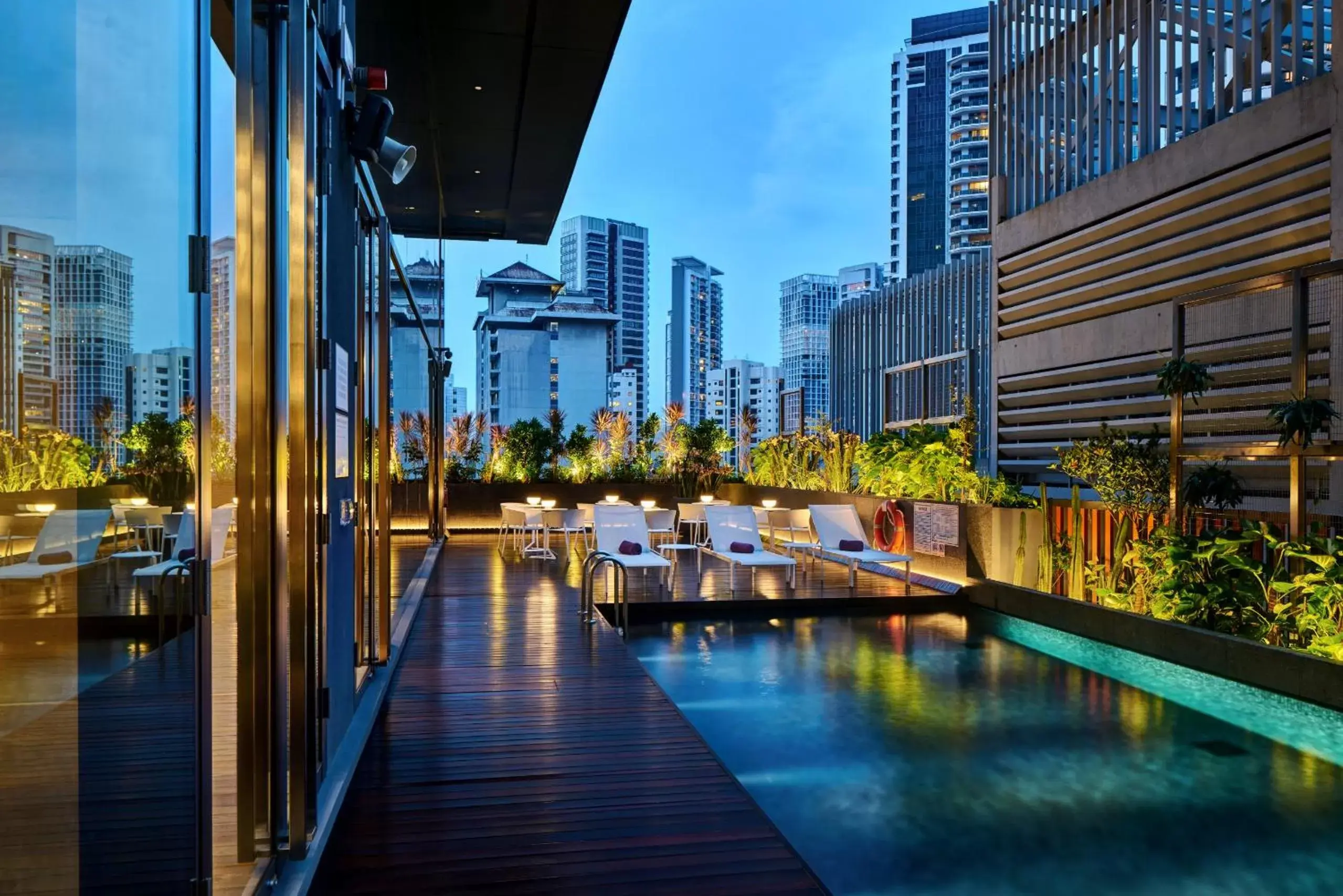 Neighbourhood, Swimming Pool in YOTEL Singapore Orchard Road