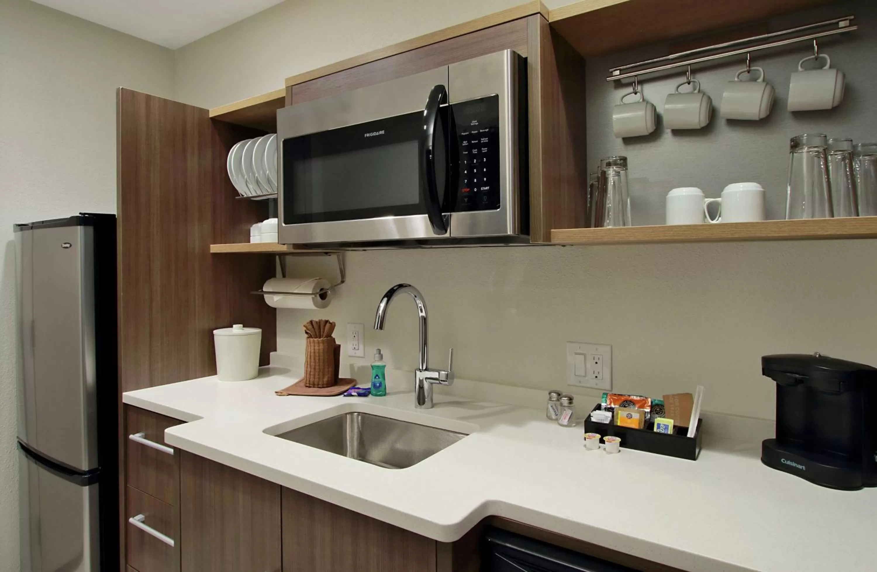 Kitchen or kitchenette in Home2 Suites by Hilton Mobile I-65 Government Boulevard