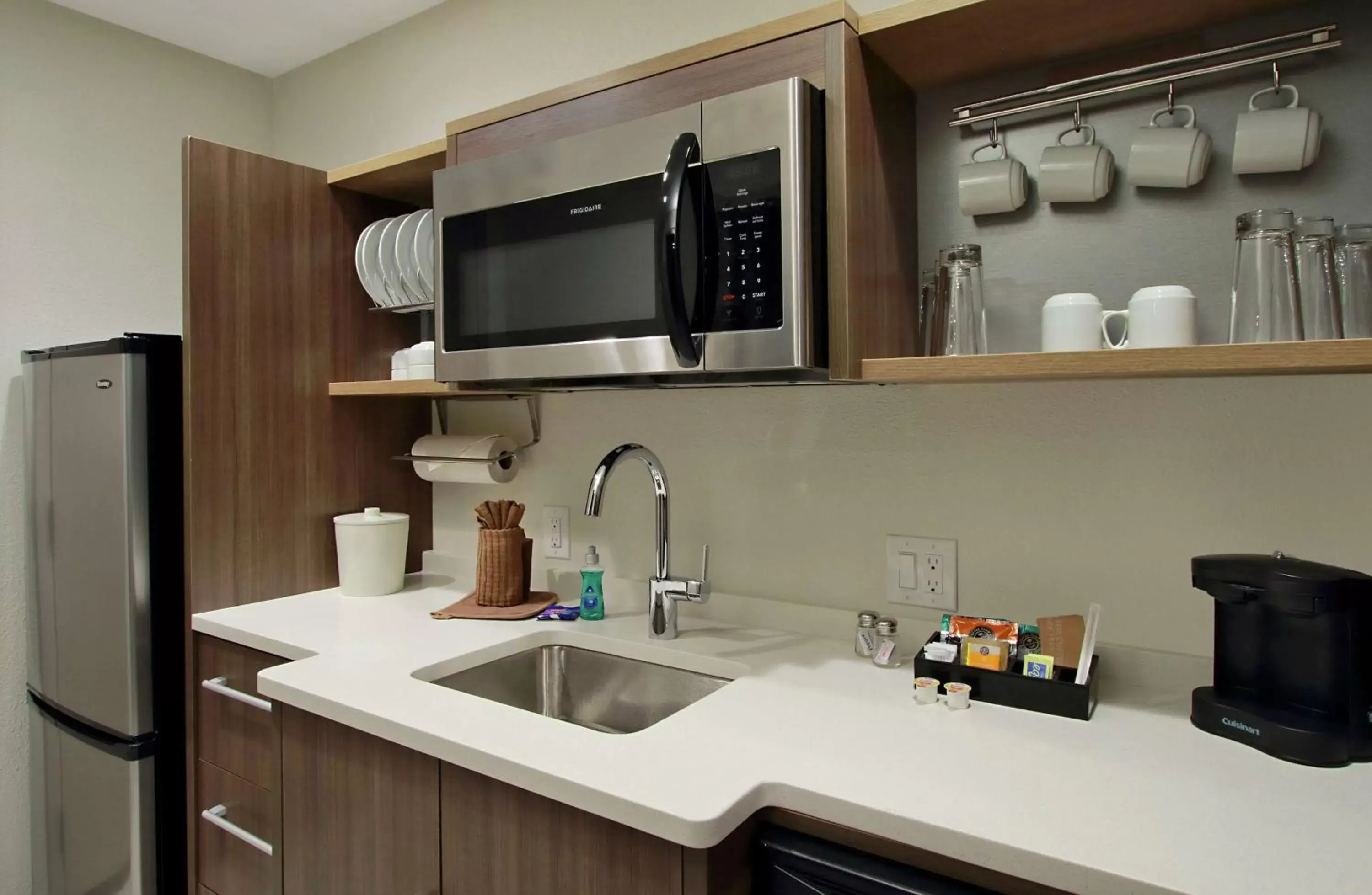 Kitchen or kitchenette, Kitchen/Kitchenette in Home2 Suites by Hilton Mobile I-65 Government Boulevard