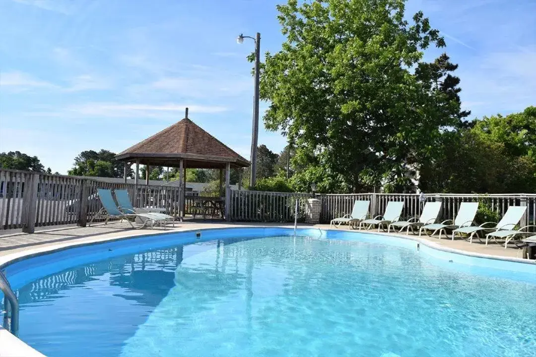 Swimming pool in Birchwood inn