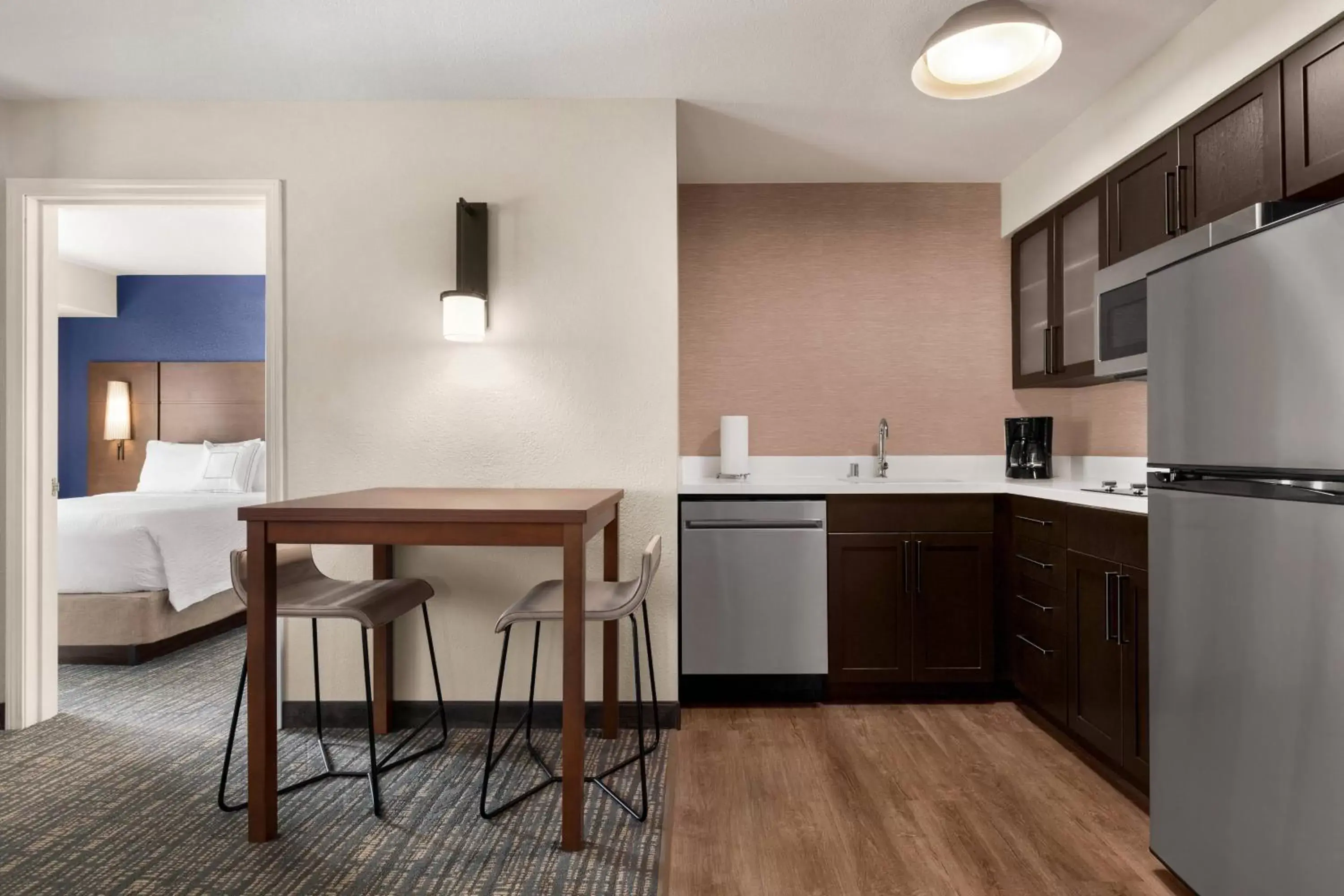 Bedroom, Kitchen/Kitchenette in Residence Inn by Marriott Salinas Monterey