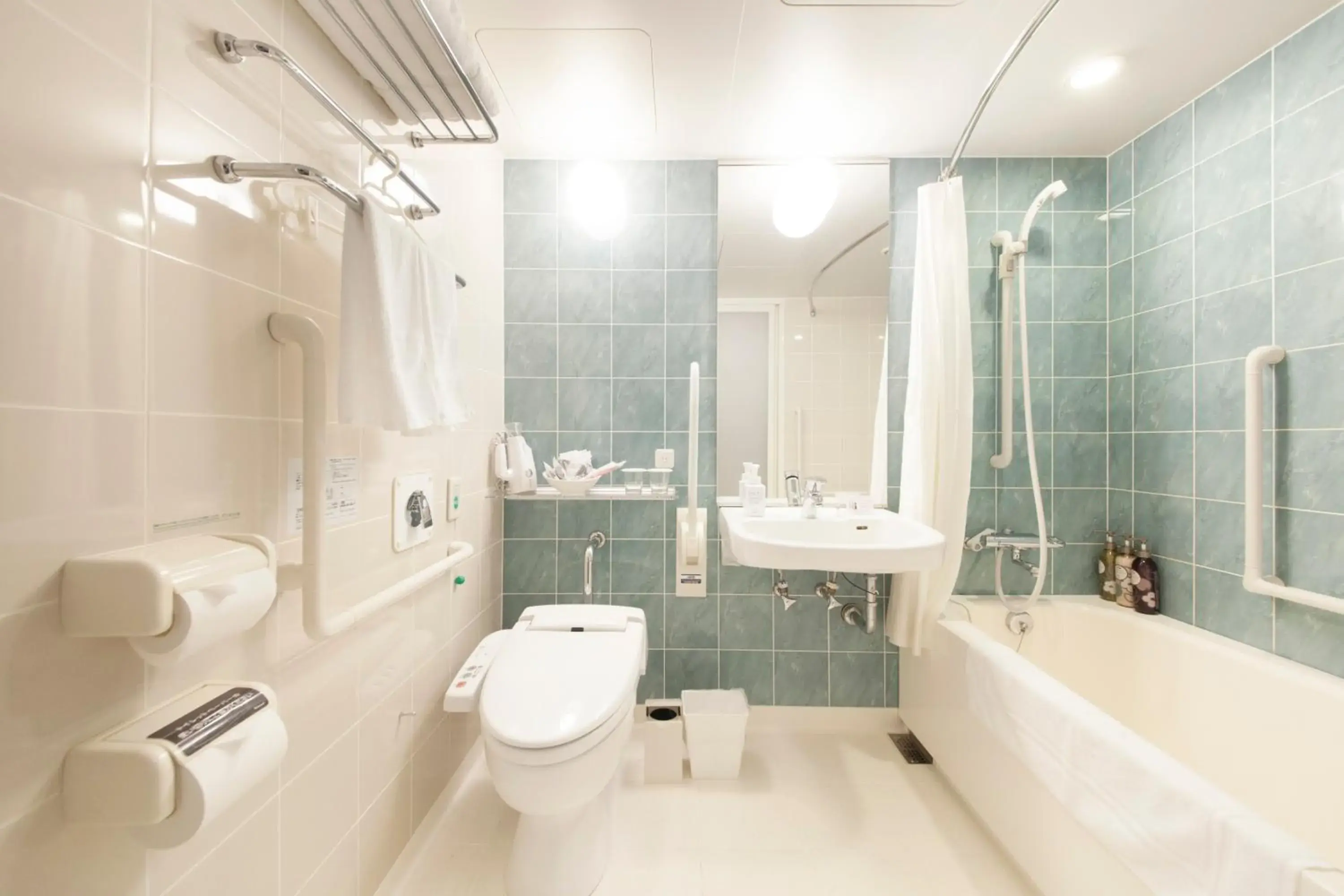 Shower, Bathroom in Richmond Hotel Premier Musashikosugi