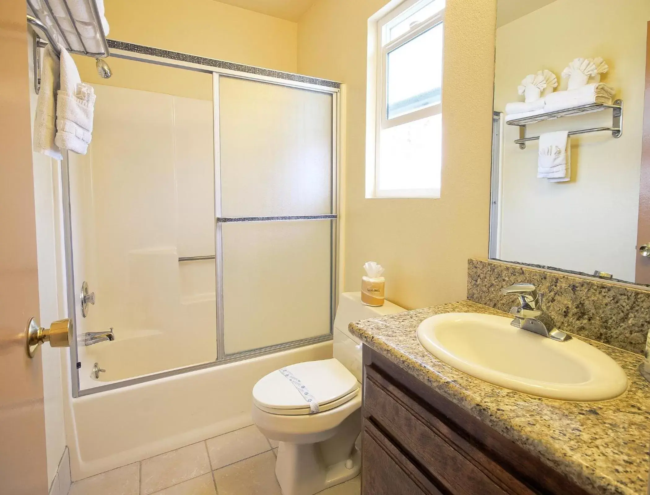 Bathroom in Silver Surf Motel