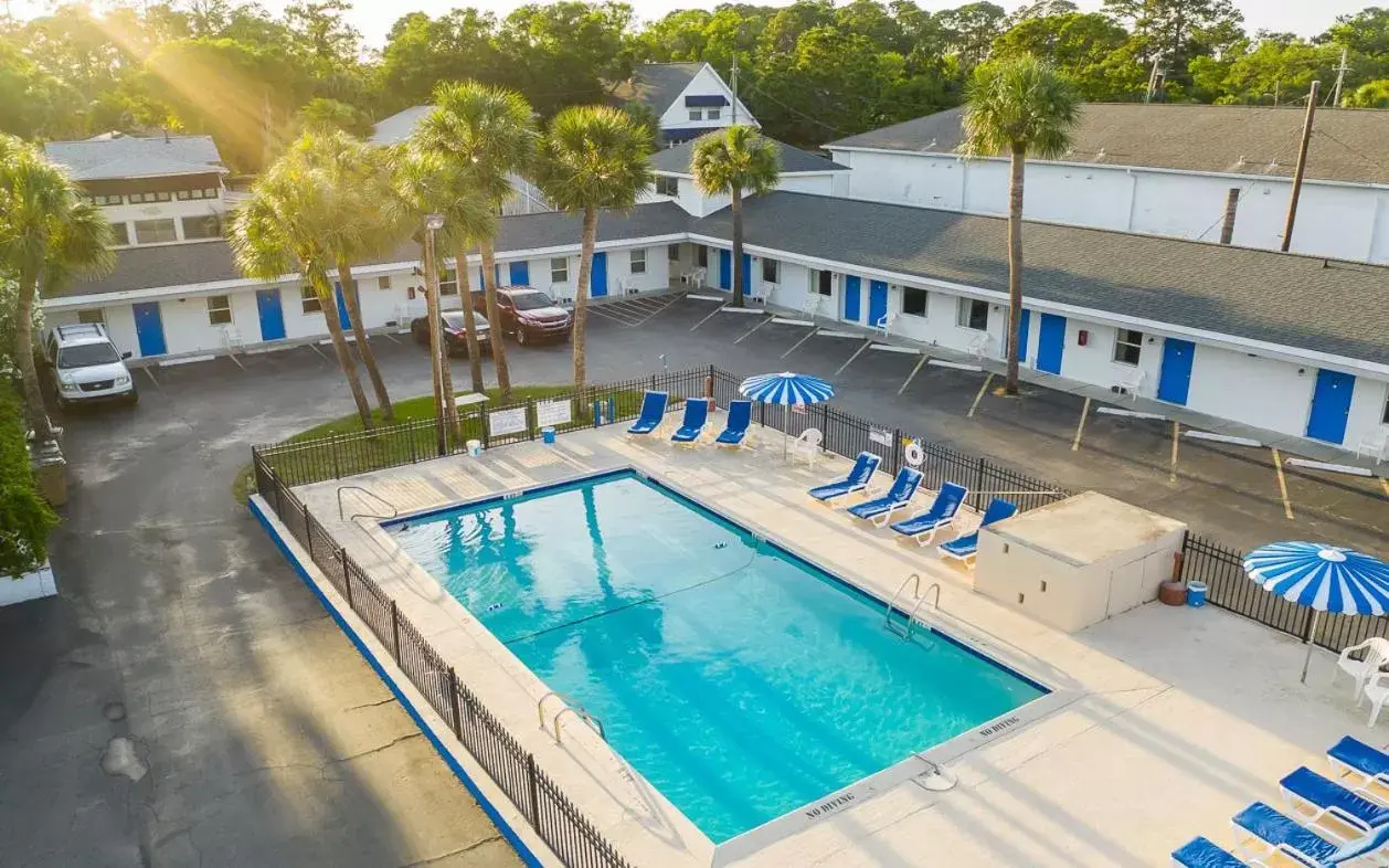 Pool View in Royal Palms Motel