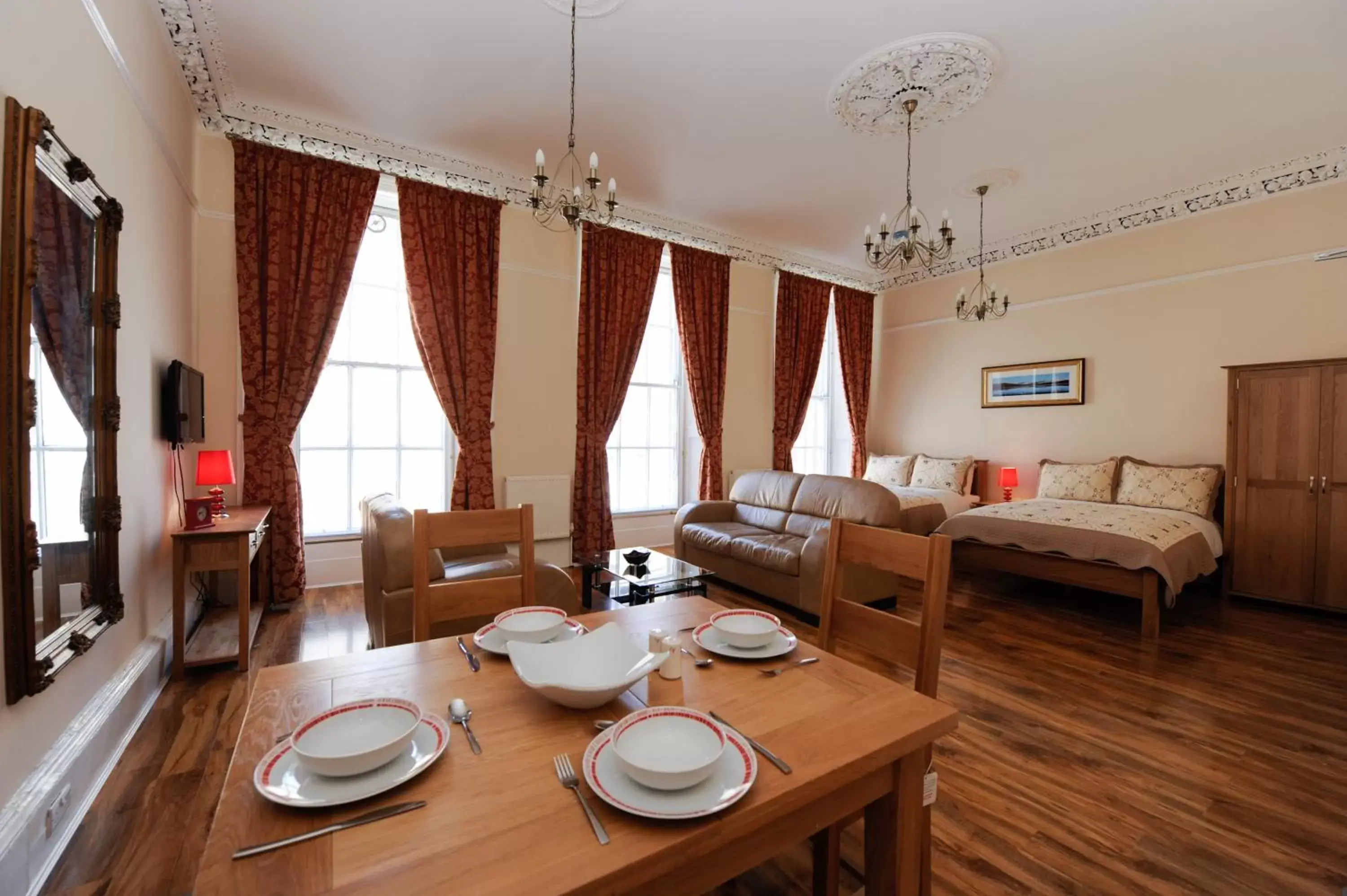 Living room, Dining Area in Edinburgh City Suites